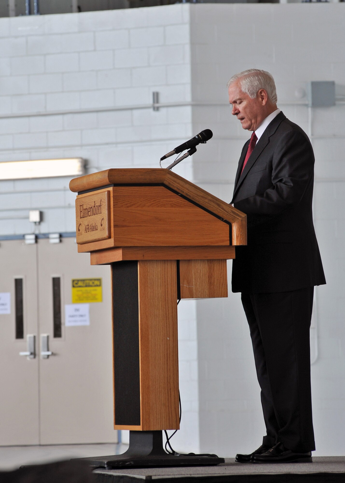 ELMENDORF AIR FORCE BASE, Alaska -- Secretary of Defense Robert M. Gates speaks to Soldiers, Airmen, and Marines during a town hall meeting here June 1, 2009. Secretary Gates came to Elmendorf to discuss with military members how the war is affecting this base and their everyday lives. (U.S. Air Force/Senior Airman Laura Turner)