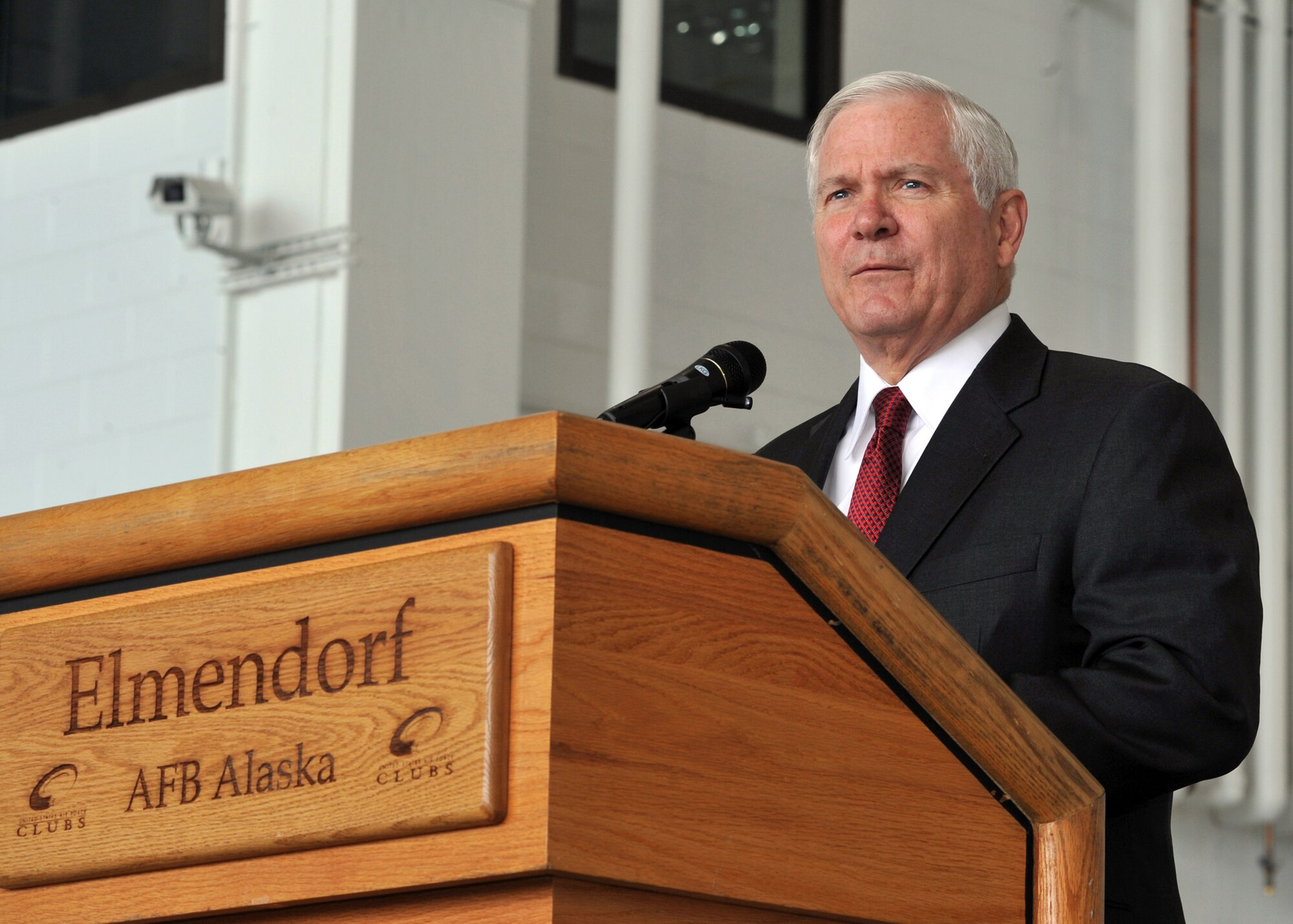 ELMENDORF AIR FORCE BASE, Alaska -- Secretary of Defense Robert M. Gates speaks to Soldiers, Airmen, and Marines during a town hall meeting here June 1, 2009. Secretary Gates came to Elmendorf to discuss with military members how the war is affecting this base and their everyday lives. (U.S. Air Force/Senior Airman Laura Turner)