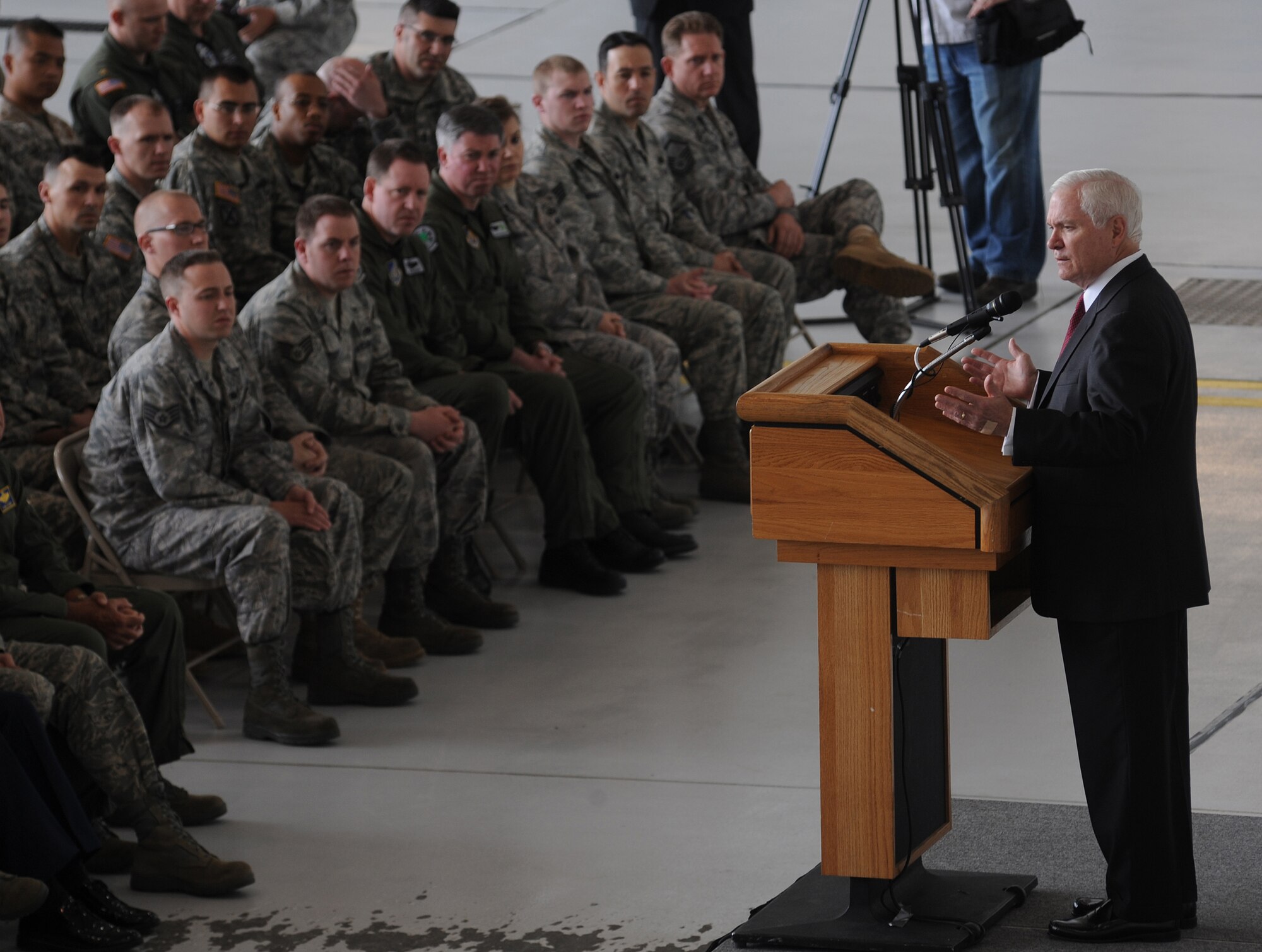 ELMENDORF AIR FORCE BASE, Alaska -- Secretary of Defense Robert M. Gates speaks to military servicemembers during a town hall meeting here June 1, 2009. Secretary Gates stopped on Elmendorf en route to Fort Greely, Alaska, to tour the Missile Defense Agency facilities there. (U.S. Air Force photo/Airman 1st Class Kristin High)