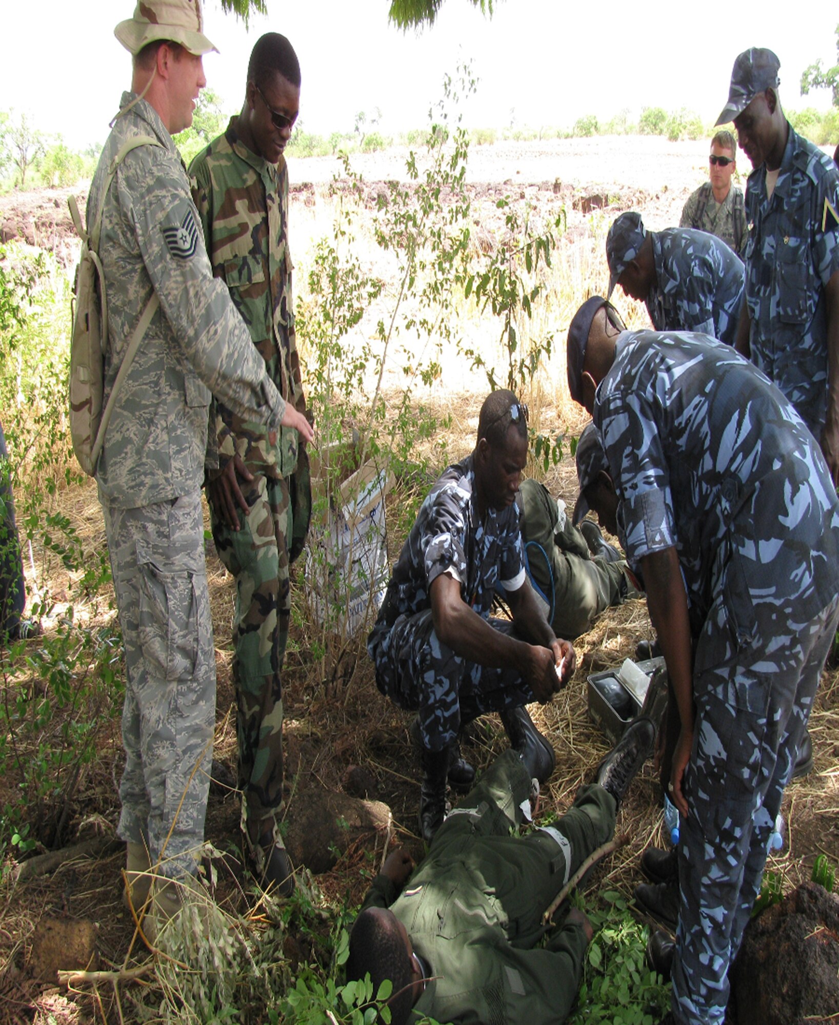 An airman with the 6th Special Operations Squadron advises a Malian AirForce medical team during a search and rescue exercise May 21 at a militarytraining area north of Bamako, Mali. This was the final exercise the 6thSOS conducted with the Malian Air Force following three weeks of jointtraining. The final exercise was led by the Malian air force unit andincluded U.S. and Malian security, medical and aircrew elements, as well asrepresentatives of Malian and African civilian aviation authorities. The6th SOS is in Mali this month conducting the military training engagement aspart of Operation Enduring Freedom (Trans-Sahara), a Department of Defenseinitiative to establish long-term relationships and help develop capacitiesof north and western African nations.  (Photo by Max R. Blumenfeld, JSOTF-TSPAO)          