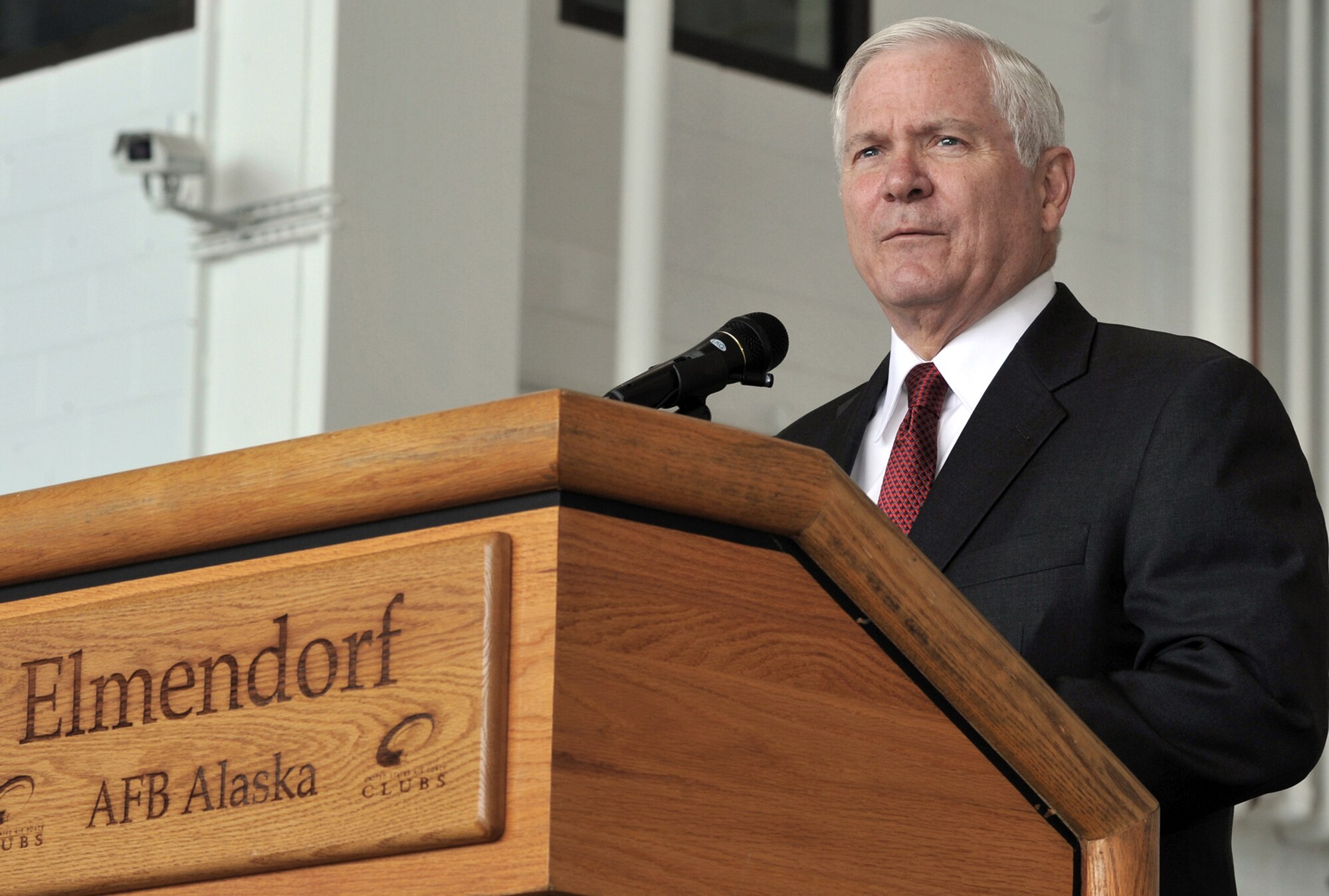 Secretary of Defense Robert M. Gates speaks to Soldiers, Airmen and Marines during a June 1 town hall meeting at Elmendorf Air Force Base, Alaska. Secretary Gates came to Elmendorf AFB to discuss with military members how the war is affecting this base and their everyday lives. (U.S. Air Force photo/Senior Airman Laura Turner) 
