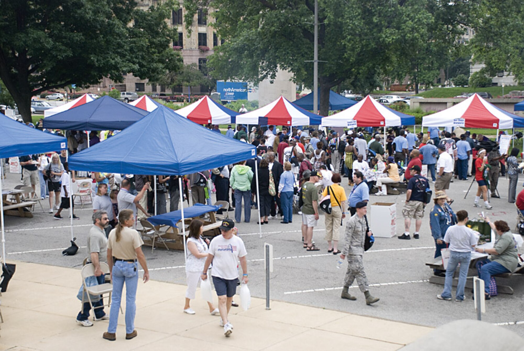 SCOTT AIR FORCE BASE, Ill. -- People visit information and food tents Saturday in front of Soldiers’ Memorial in St. Louis.  The VA Medical Center hosted a Welcome Home Celebration for veterans. (U.S. Air Force photo/Steven Berry)