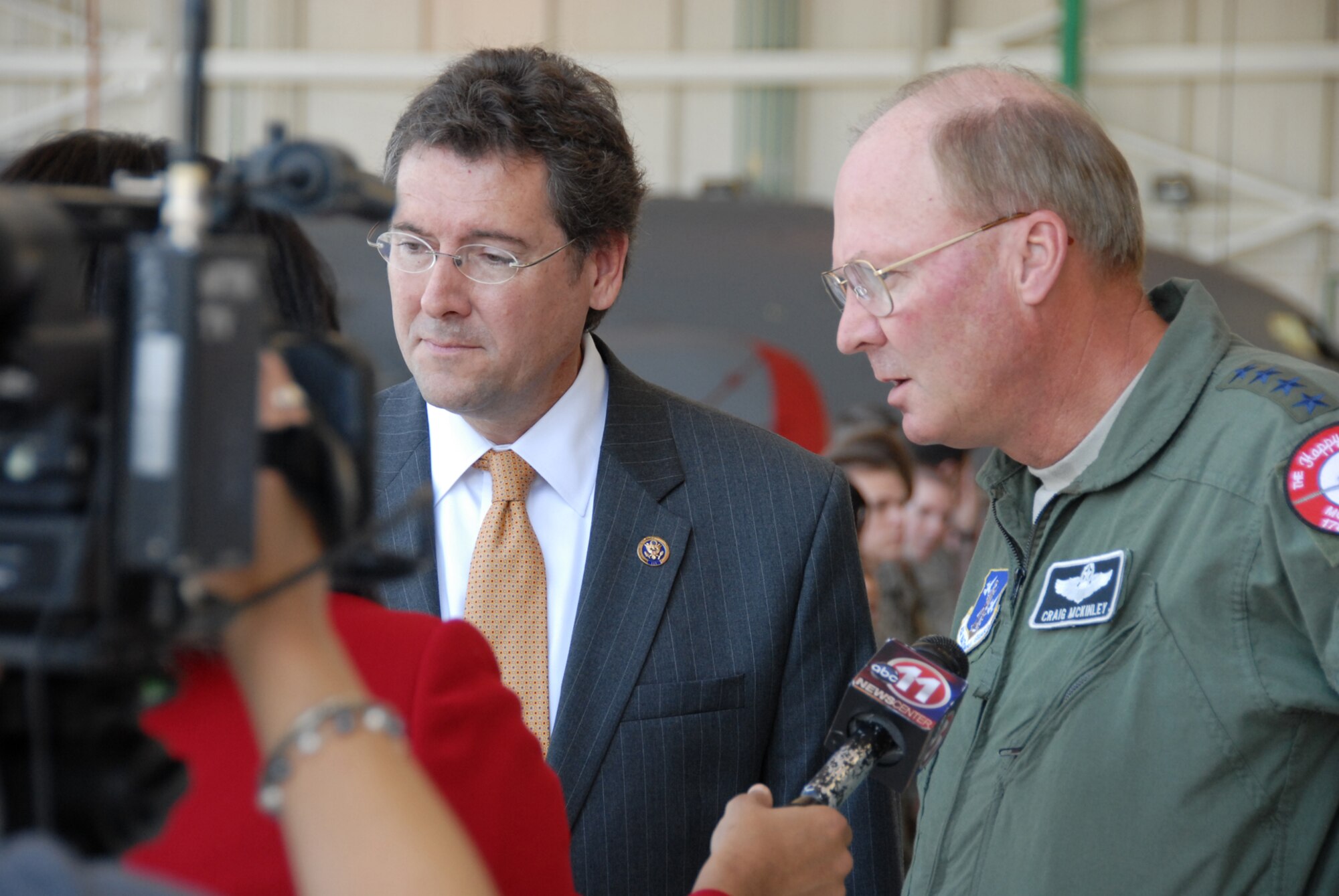 Rep. Gregg Harper of Mississippi and Gen. Craig McKinley, chief of the
National Guard Bureau, talk with the local news media about the MC-12
Project Liberty mission and possible future missions for the 186th Air
Refueling Wing at Key Field Air National Guard Base in Meridian, Miss., June
2, 2009. 
