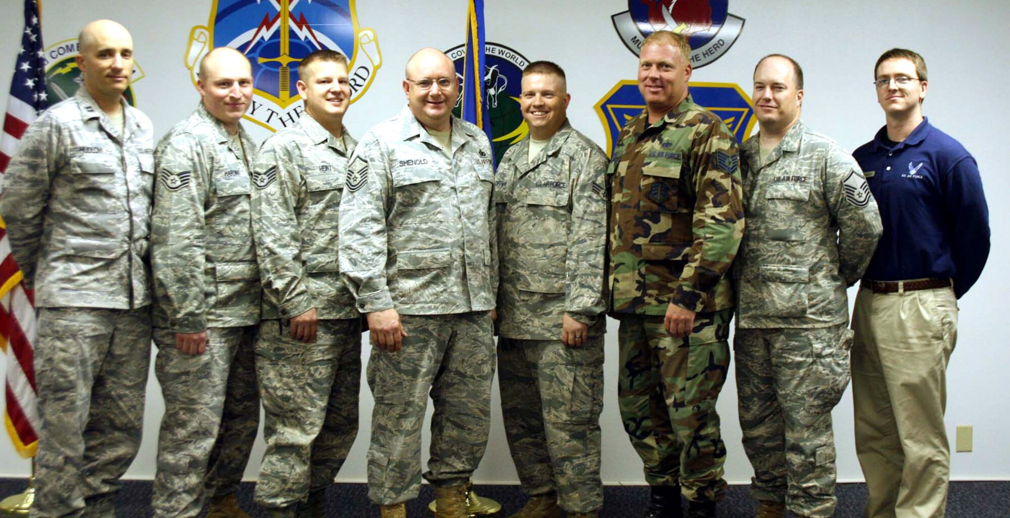 The week one Tinker Lean Challenge winner is the 3rd Combat Communications Group A team “Prime Beef.” Pictured are, from left, award presenter Capt. Pete Hudlow, 72nd Force Support Squadron, Staff Sgt. Jerry Harding, Staff Sgt. Jeremy Heinz, Master Sgt. Larry Shenold, Senior Airman Christopher Coffman, Tech. Sgt. Richard Klinski, Master Sgt. Thomas Klutz and 1st Lt. Josh Gaines, Gerrity Fitness and Sports Center. (Air Force photos/Becky Pillifant)  