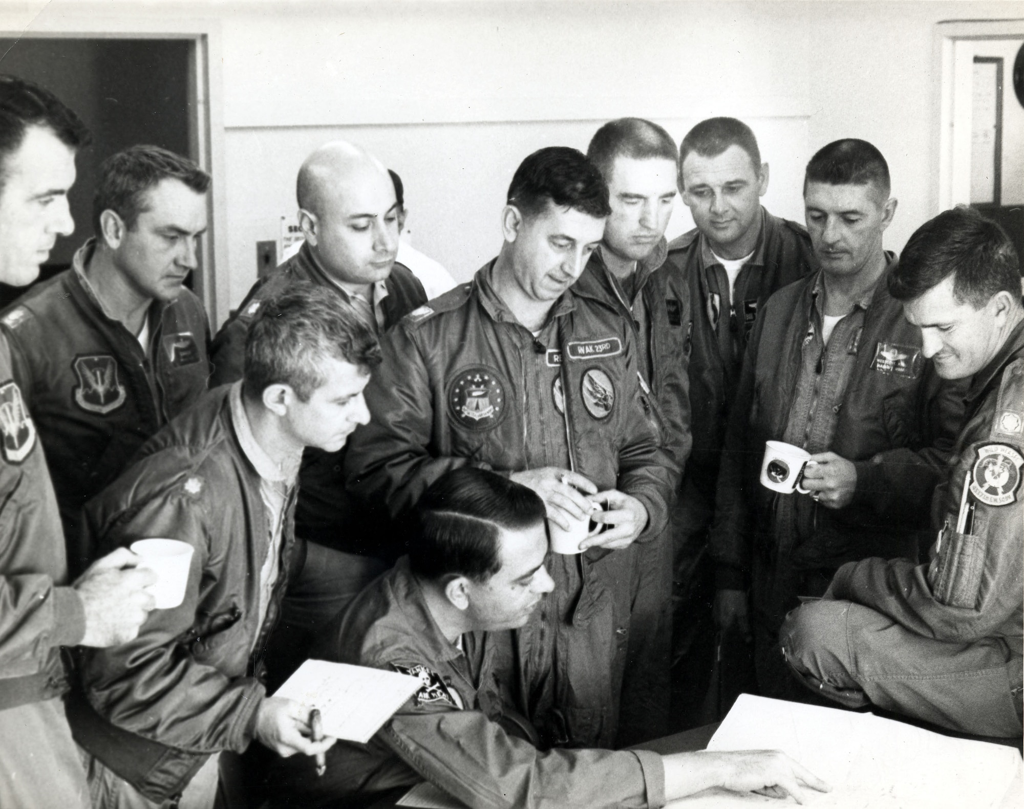 Before completing their training, they were hurriedly deployed to Osan AB, South Korea, in January 1968 in response to the Pueblo incident (North Korea captured a U.S. ship and its crew). Pictured here is Maj. Billy Sparks briefing the deploying Wild Weasel crews about the North Korean SAM threat. (U.S. Air Force photo)