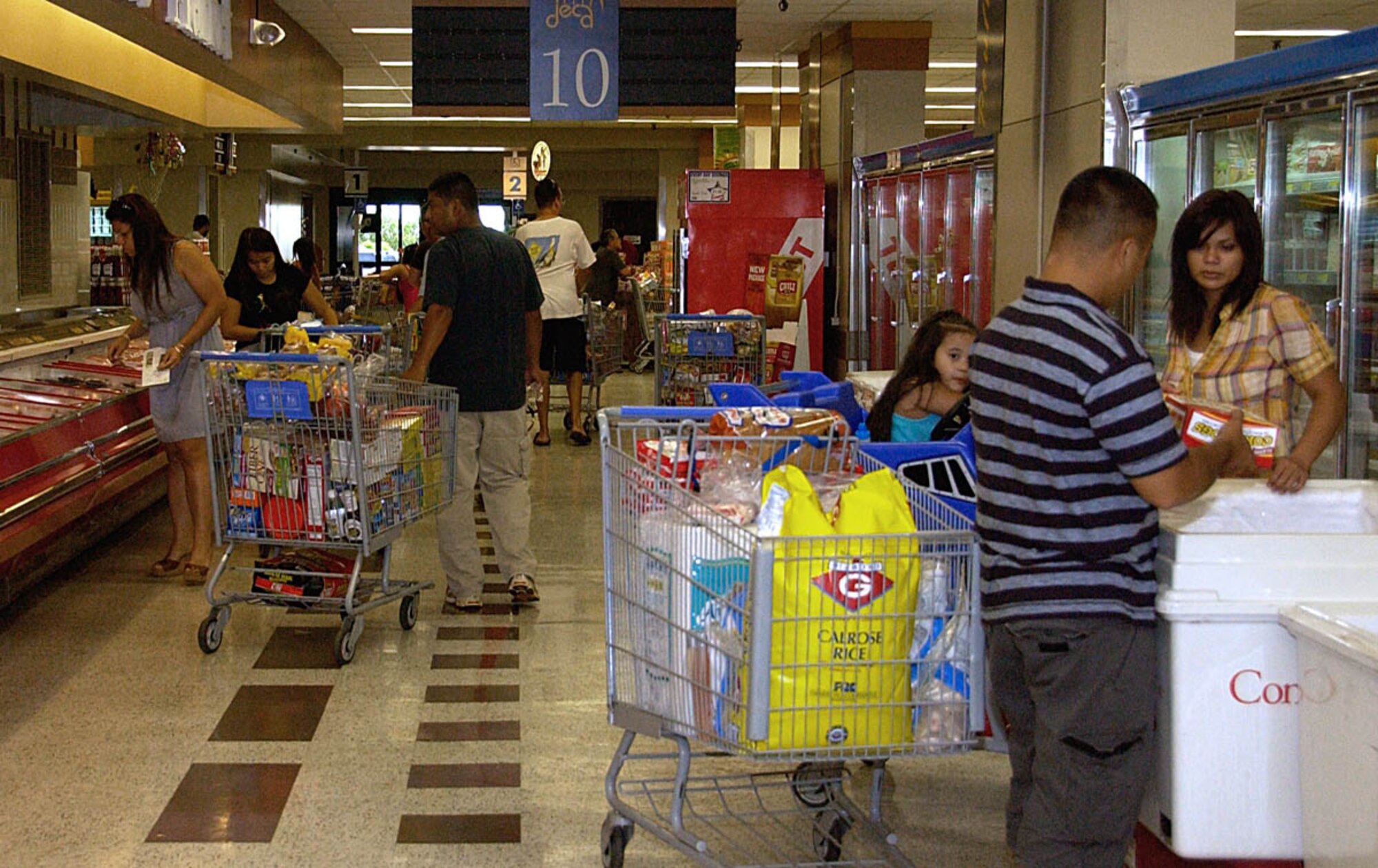 ANDERSEN AIR FORCE BASE, Guam -- Patrons do some Sunday shopping on aisle 10 at Andersen’s Commissary May 31. To better serve its patrons, the management at Andersen’s commissary permanently extended the store’s weekend hours to 7 a.m. to 7 p.m. June 6. (U.S. Air Force photo by Airman Carissa Wolff)