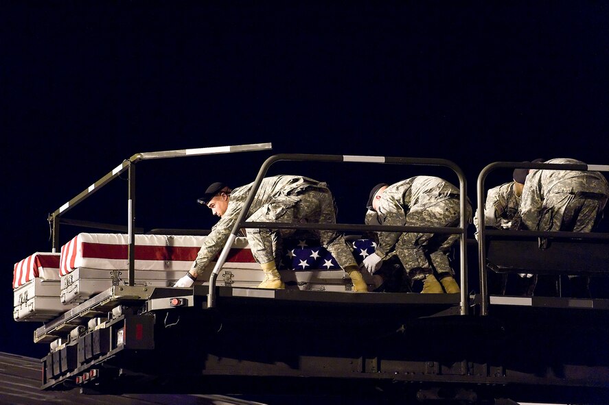 An Army carry team transfers the remains of Army Spc. Christopher M. Kurth, of Alamogordo, N.M., at Dover Air Force Base, Del., June 6. Spc. Kurth was assigned to the 3rd Battalion, 82nd Field Artillery Regiment, 2nd Brigade Combat Team, 1st Cavalry Division, Fort Hood, Texas. (U.S. Air Force photo/Roland Balik)