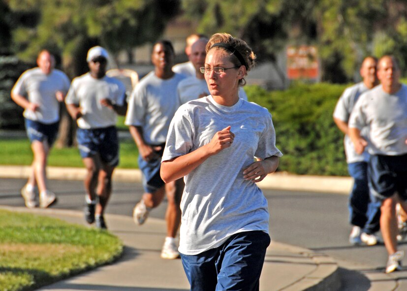 Over 400 runners took part in a 5K Race during Travis Sports Day on 21 May 2009.  (U.S. Air Force photo by Civ/Nan Wylie)