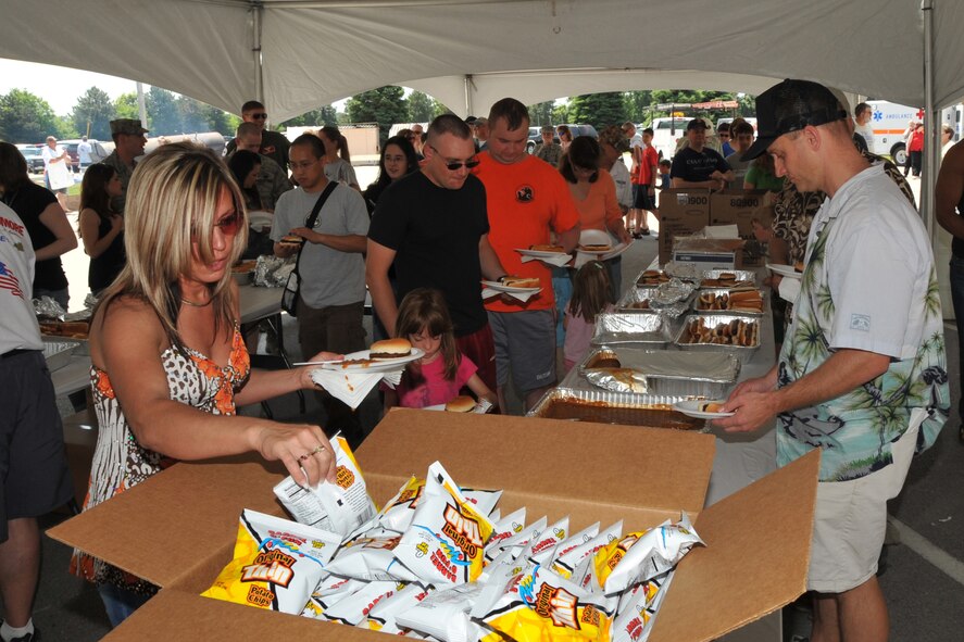 OFFUTT AIR FORCE BASE, Neb. -- Members of Team Offutt help themselves to free hot dogs, hamburgers and more during the annual Offutt Appreiation Picnic at the Base Lake June 5. Picnic goers also enjoyed children's rides, live entertainment and prize giveaways. U.S. Air Force photo by Jeff W. Gates