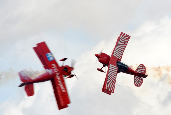 The two ship formation aerobatic team, consisting of Buck Roetman and Dan
McClung, "Red Eagle" prepare to make a pass at the Hill Air Force Base, Utah
Air Show on June 7, 2009. (U.S. Air Force photo/Billy Arrowood)
