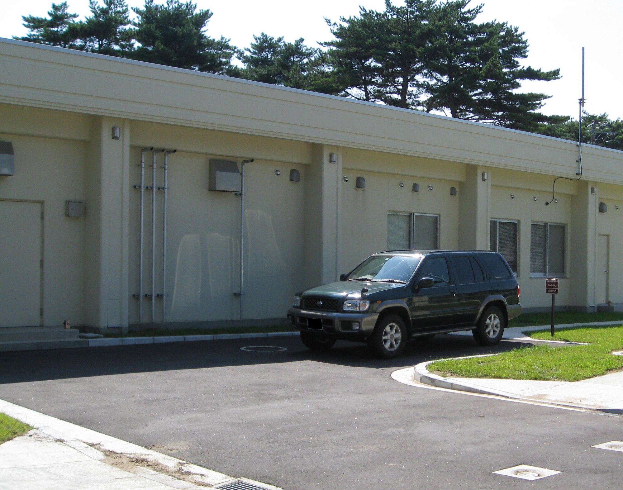 Standoff zones converted in to additional parking is a violation of department of defense antiterrorism measures. Standoff zones enable service members to detect potential threats. (Courtesy Photo from Jim Fogerty)