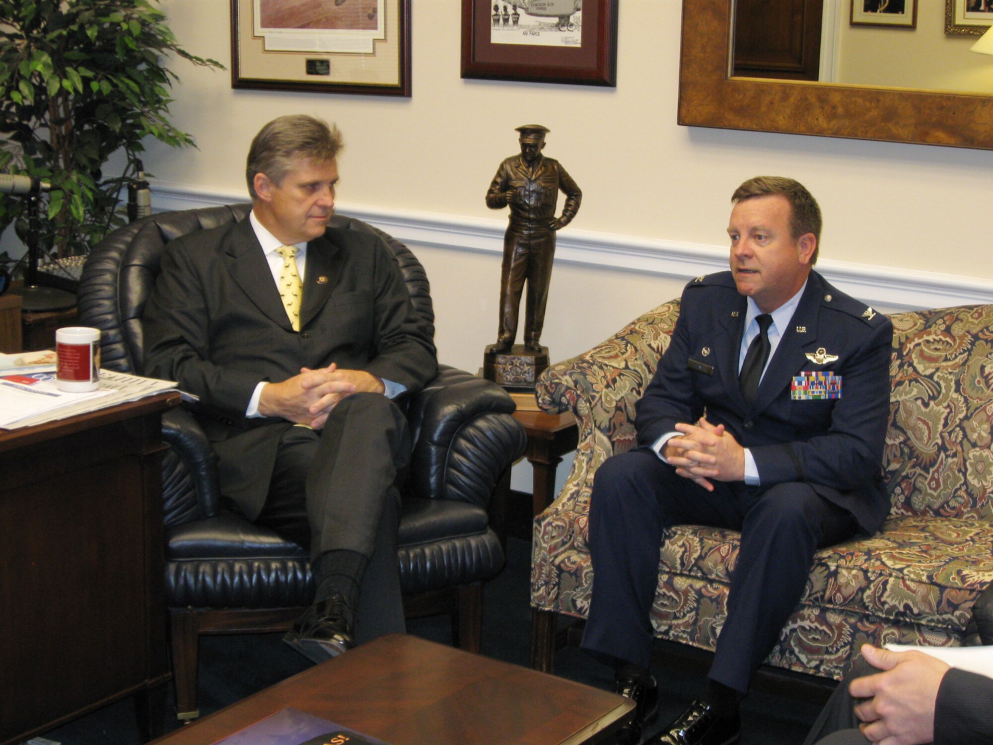 Col. Edsel A. "Archie" Frye Jr., 931st Air Refueling Group commander, meets with Todd Tiahrt, R-Kan., in Washington, D.C., on June 4 to discuss the future of the 931st at McConnell Air Force Base, Kan. The visit was part of a congressional orientation course designed for Air Force commanders. (U.S. Air Force photo/Lt. Col. David Fruck)