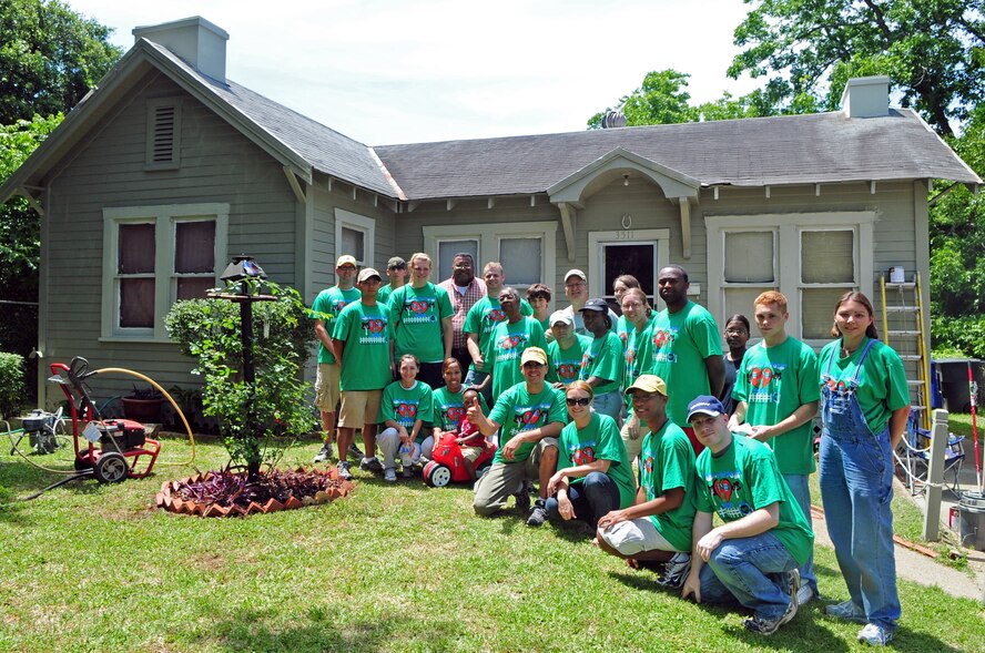 BARKSDALE AIR FORCE BASE, La. -- Members of the 2d Force Support Squadron and 26th Operational Weather Squadron pose for a photo with Shreveport Mayor Cedric Glover and home owner Earnestine Ford during the Paint Your Heart Out Shreveport event, June 5. (U.S. Air Force photo by Senior Airman Joanna M. Kresge)