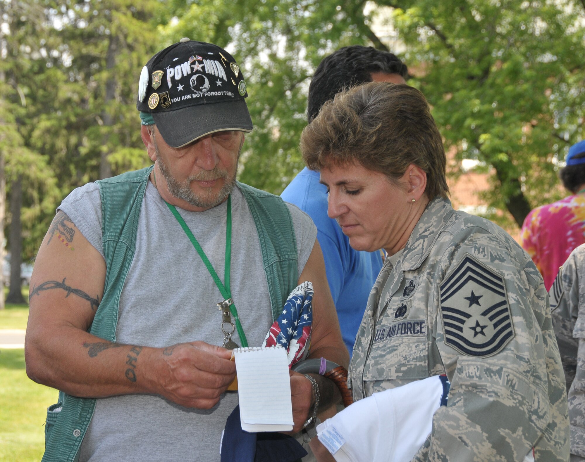 WRIGHT-PATTERSON AIR FORCE BASE, Ohio – Chief Master Sgt. Peri Rogowski, 445th Airlift Wing Command Chief, talks with a VA resident during the annual VA picnic June 6, 2009, at the Veterans Affairs Medical Center in Dayton, Ohio. Reservists from the 445th Airlift wing support the event every year and have the distinct honor of working with the Air Force Sergeants Association Kittyhawk Chapter 751 at the VA. (Air Force photo/Mr. Bill Richard)