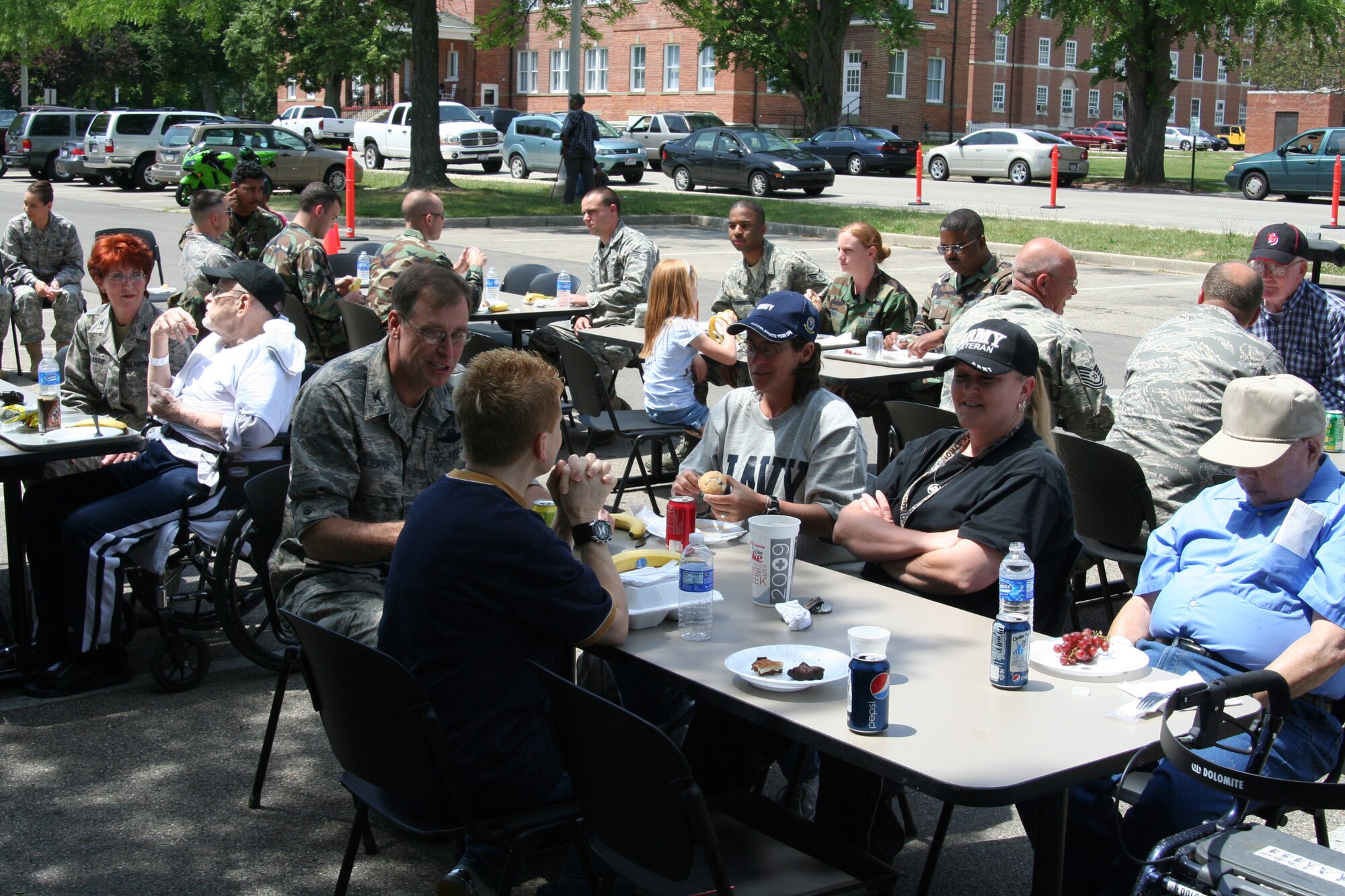 WRIGHT-PATTERSON AIR FORCE BASE, Ohio – Reservists from the 445th Airlift Wing had the opportunity to spend the afternoon and enjoy a picnic with residents staying at the Veterans Affairs Medical Center, Dayton, Ohio, June 6, 2009.  Every June, members of the 445th have the distinct honor of working with the Air Force Sergeants Association Kittyhawk Chapter 751 at the VA for the annual picnic for the residents there. (Air Force photo/Mr. Bill Richard)