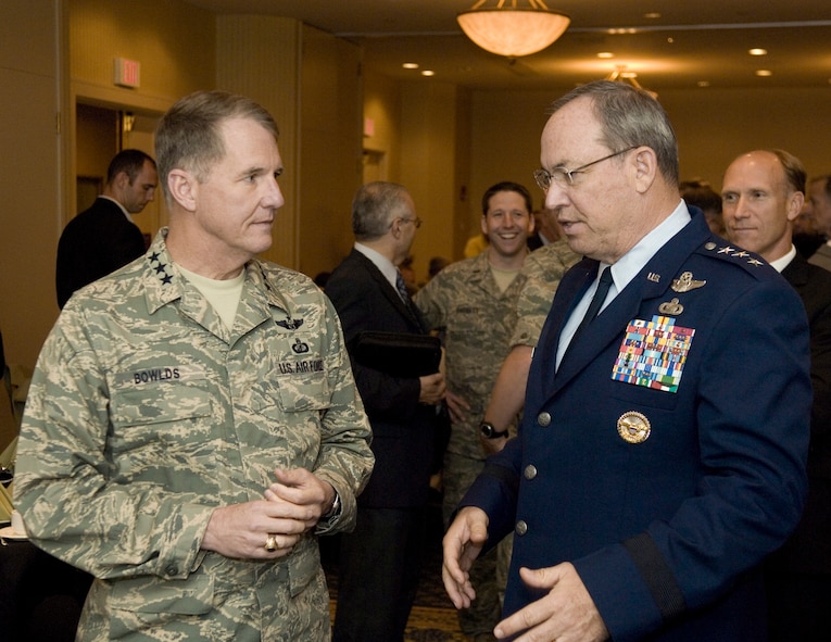Lt. Gen. David A. Deptula (right) chats with Lt. Gen. Ted F. Bowlds during a June 10 forum near Hanscom Air Force Base, Mass. General Deptula later shared insights about key intelligence, surveillance and reconnaissance challenges during a luncheon speech. General Deptula is the the Air Force deputy chief of staff for ISR, and General Bowlds is the Electronic Systems Center commander. (U.S. Air Force photo/Rick Berry) 