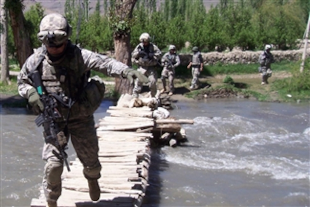 U.S. Army soldiers from Bravo Battery, 4th Battalion, 25th Field Artillery Regiment cross a creek during a dismounted patrol in the Nerkh Valley of the Wardak province of Afghanistan on June 4, 2009.  
