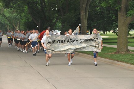 Offutt AFB, Neb. - Major General Turner, Chief of Staff, U.S. Strategic Command, and service members and civilians run in celebration of the 234th birthday of the U.S. Army on June 11th, 2009.