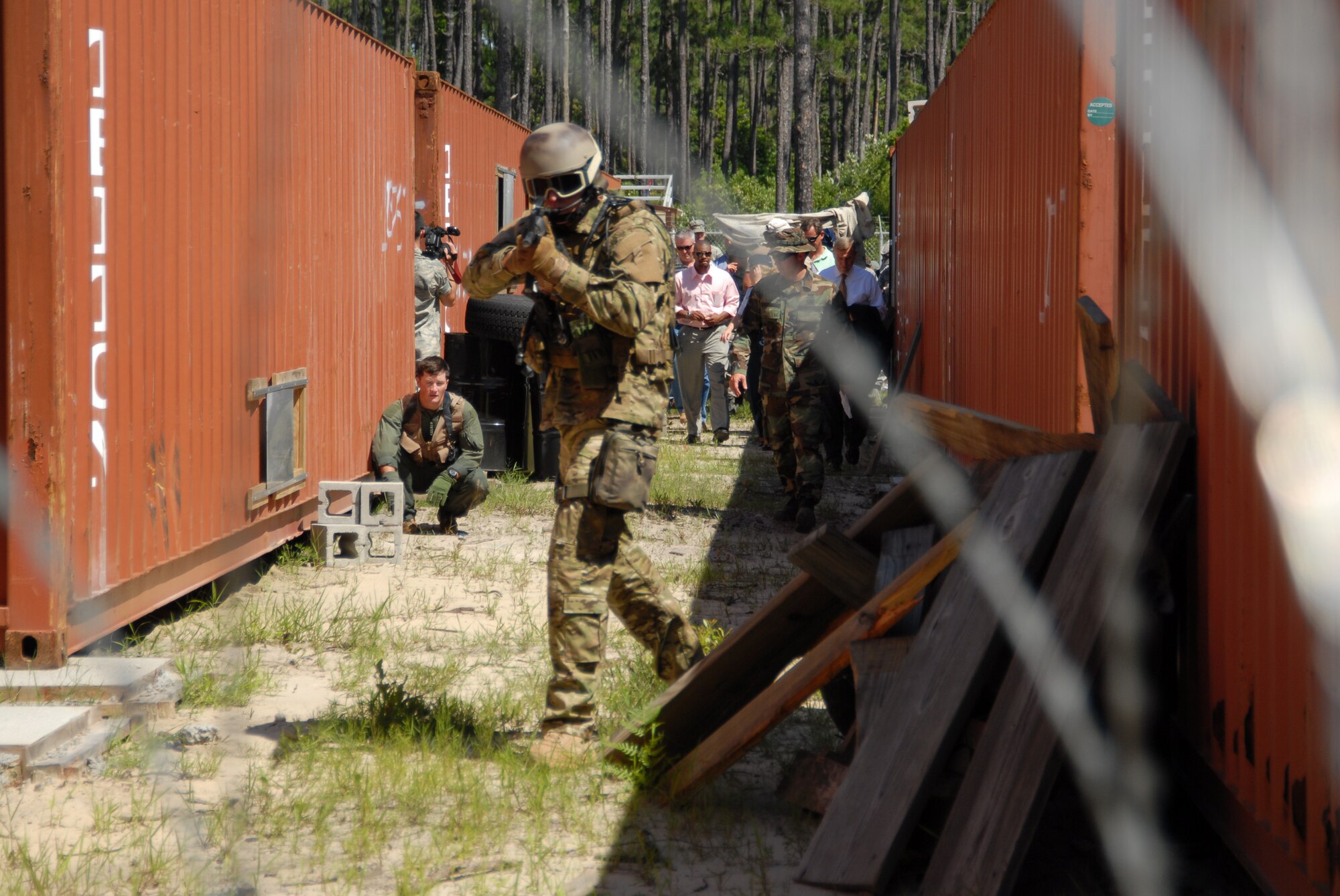 Hurlburt Field, Fla. -- A ground crew member (front) and an aircrew member (back) demonstrate different approaches to an urban environment during the ribbon cutting ceremony of the SERE Urban and Integrated Urban Joint Close Air Support Target Sets, Jun 8. (U.S. Air Force photo released by Staff Sgt. Orly N. Tyrell)