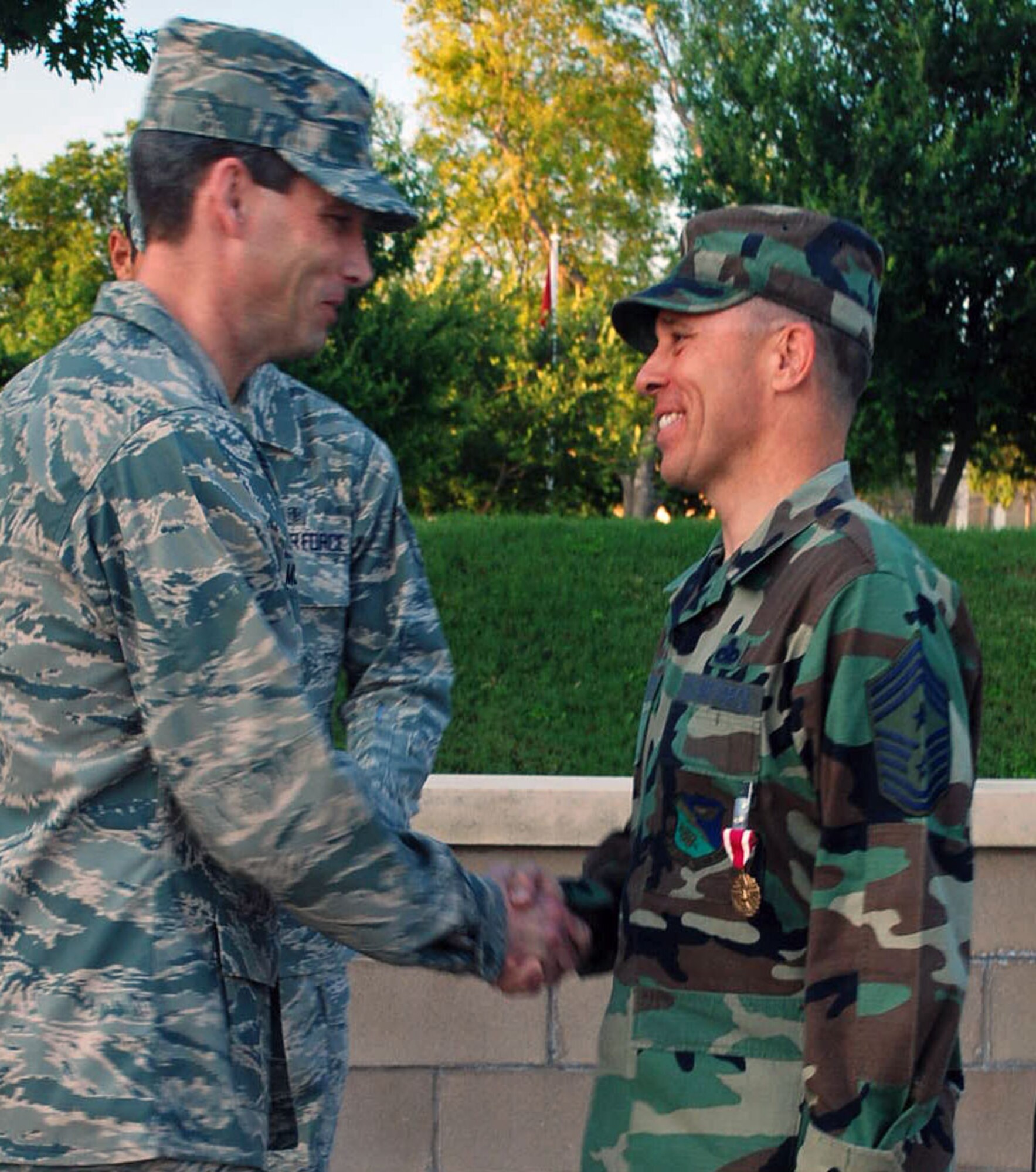 LAUGHLIN AIR FORCE BASE, Texas -- Col. Jeffrey McDaniels, 47th Flying
Training Wing commander, presents Chief Master Sgt. Bruce Heinzen, 47th
Flying Training Wing command chief, with an end-of-tour Meritorious Service
Medal at Heritage Park here June 5. Nearly 500 Laughlin members turned out
at the early morning ceremony to bid farewell to Chief Heinzen. Chief
Heinzen has been command chief at Laughlin since June of 2007. (U.S. Air
Force photo by Airman 1st Class Sara Csurilla)
