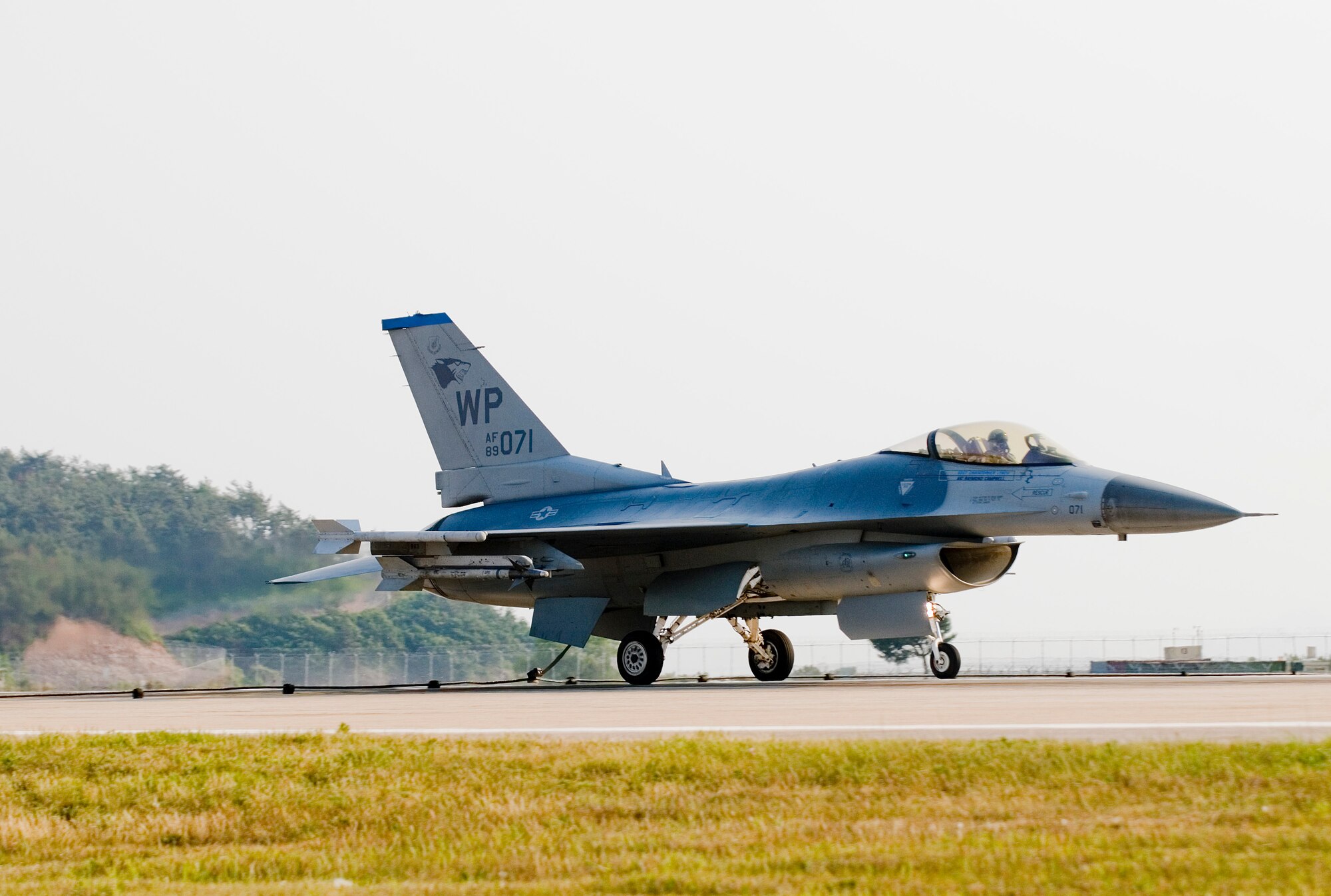 KUNSAN AIR BASE, Republic of Korea -- A Kunsan Air Base F-16 Fighting Falcon's tailhook catches the aircraft arresting system cable as part of a cable certification June 16. The arresting system cable is used during emergency landings when the aircraft's brakes have failed or used if there has been an aborted takeoff. (U.S. Air Force photo by Senior Airman Jonathan Steffen) 