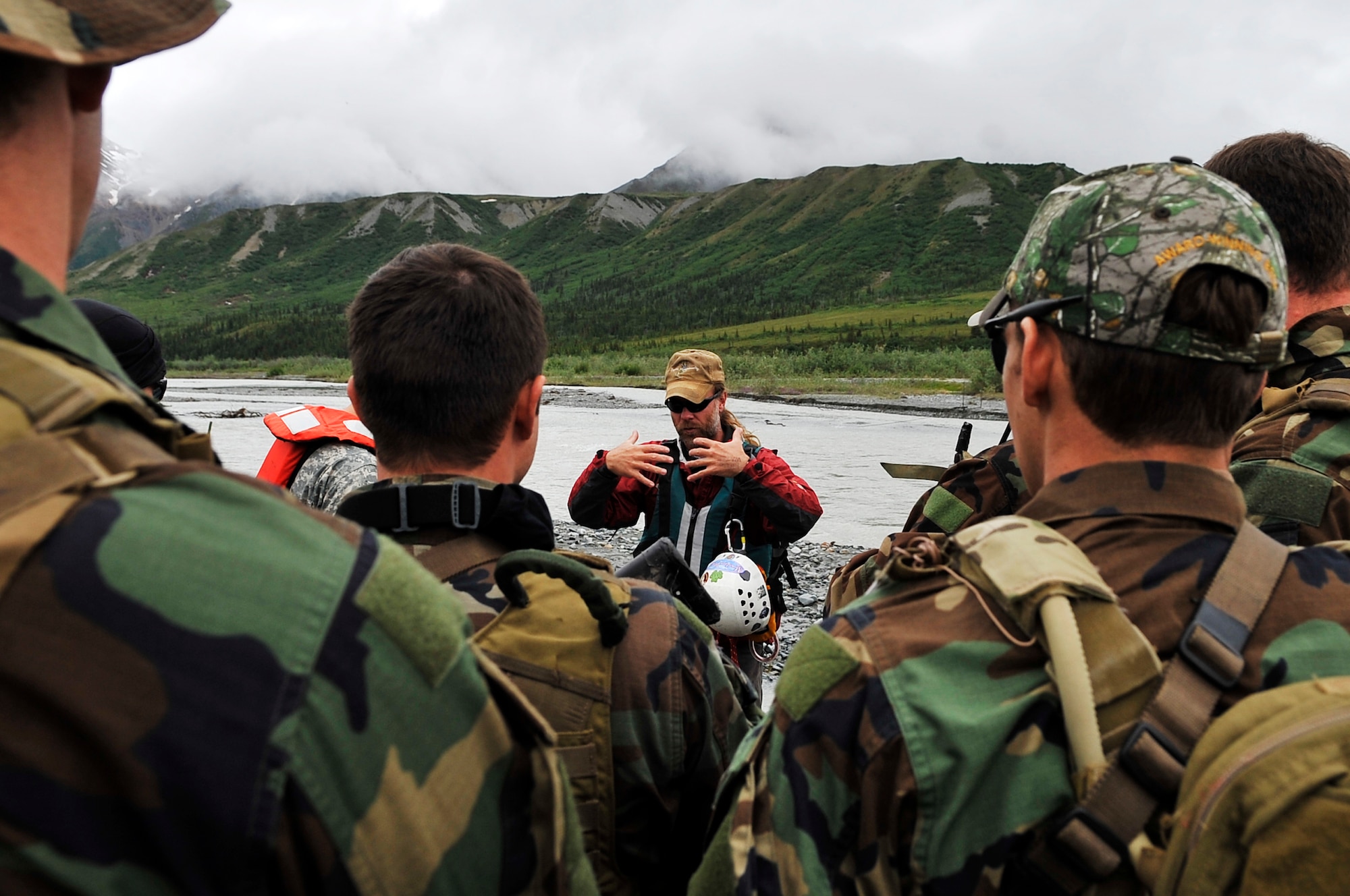 Steven Decker briefs a group of Navy SEALs river crossing and rope techniques during a training exercise at Phelan Creek during NORTHERN EDGE 2009, June 17. NE09 is a large scale exercise hosted in Alaska to improve command, control and communications between the Armed Services. Mr. Decker is an instructor at the Northern Warfare Training Center. (U.S. Air Force photo/Staff Sgt. Christopher Boitz)