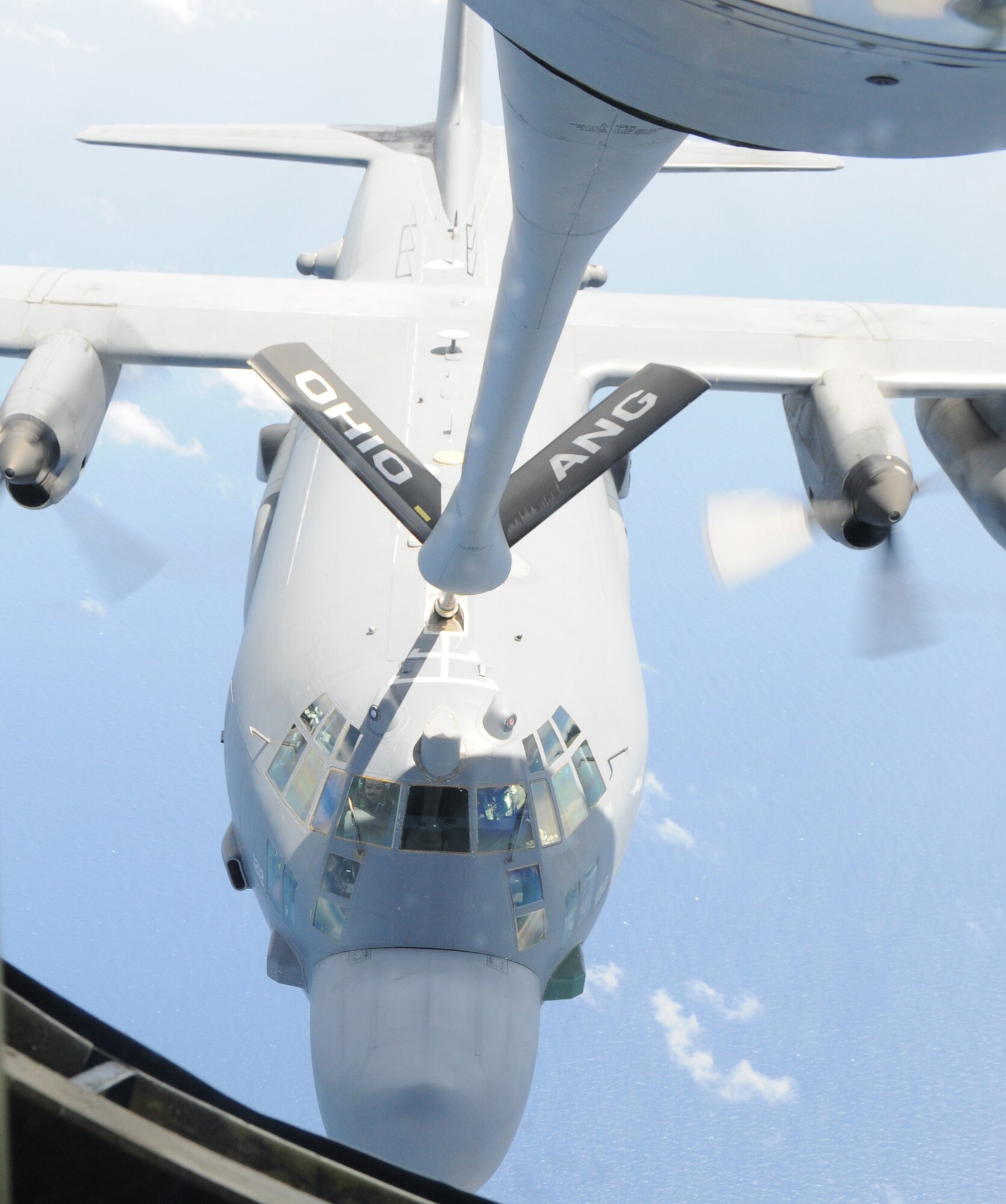 OVER THE PACIFIC OCEAN -- A MC-130H Combat Talon II from the 1st Special Operations Squadron refuels from a KC-135 from the Ohio Air National Guard June 14. Both aircraft are returning from Malaysia after supporting Teak Mint 09-1, a training exchange designed to enhance U.S and Malaysian military training and capabilities. (U.S. Air Force photo by Tech. Sgt. Aaron Cram)