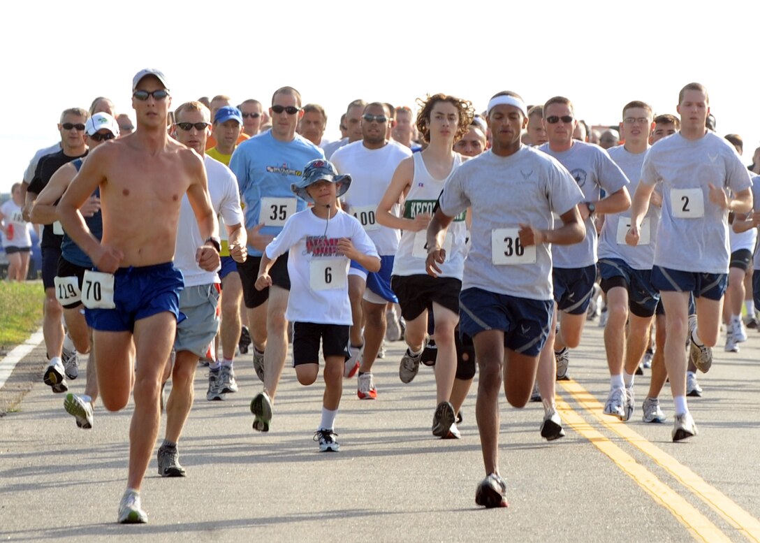 LANGLEY AIR FORCE BASE Va. -- Langley personnel take off from the start line during the 2009 Langley Chief's Group Annual Spring Fun Run here June 19.  More than 150 runners participated in the 5K.  The Chief's Group will use the proceeds to fund professional military education programs such as Airman Leadership School, First Term Airman Center and Non-commissioned Officer Academy graduation ceremonies. (U.S. Air Force photo/Airman 1st Class Jonathan Koob)