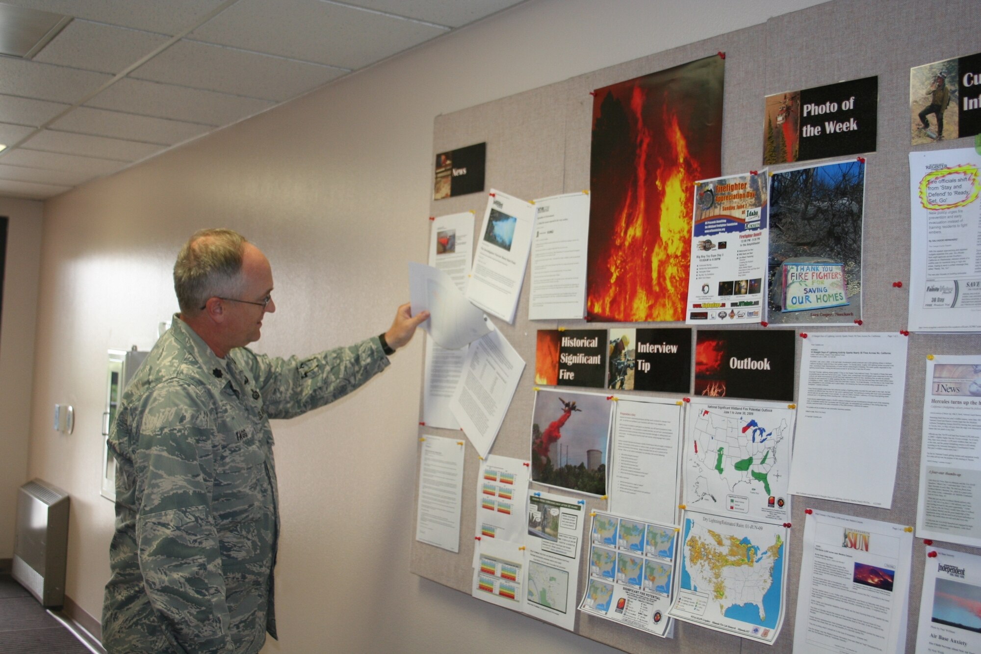 Lt. Col. Scott Tagg checks the wildland fire situational update board at the
National Interagency Fire Center in Boise, Idaho. He serves both as an Air
Force Emergency Preparedness Liaison Officer and also as the Department of
Defense's liaison officer for NIFC.
