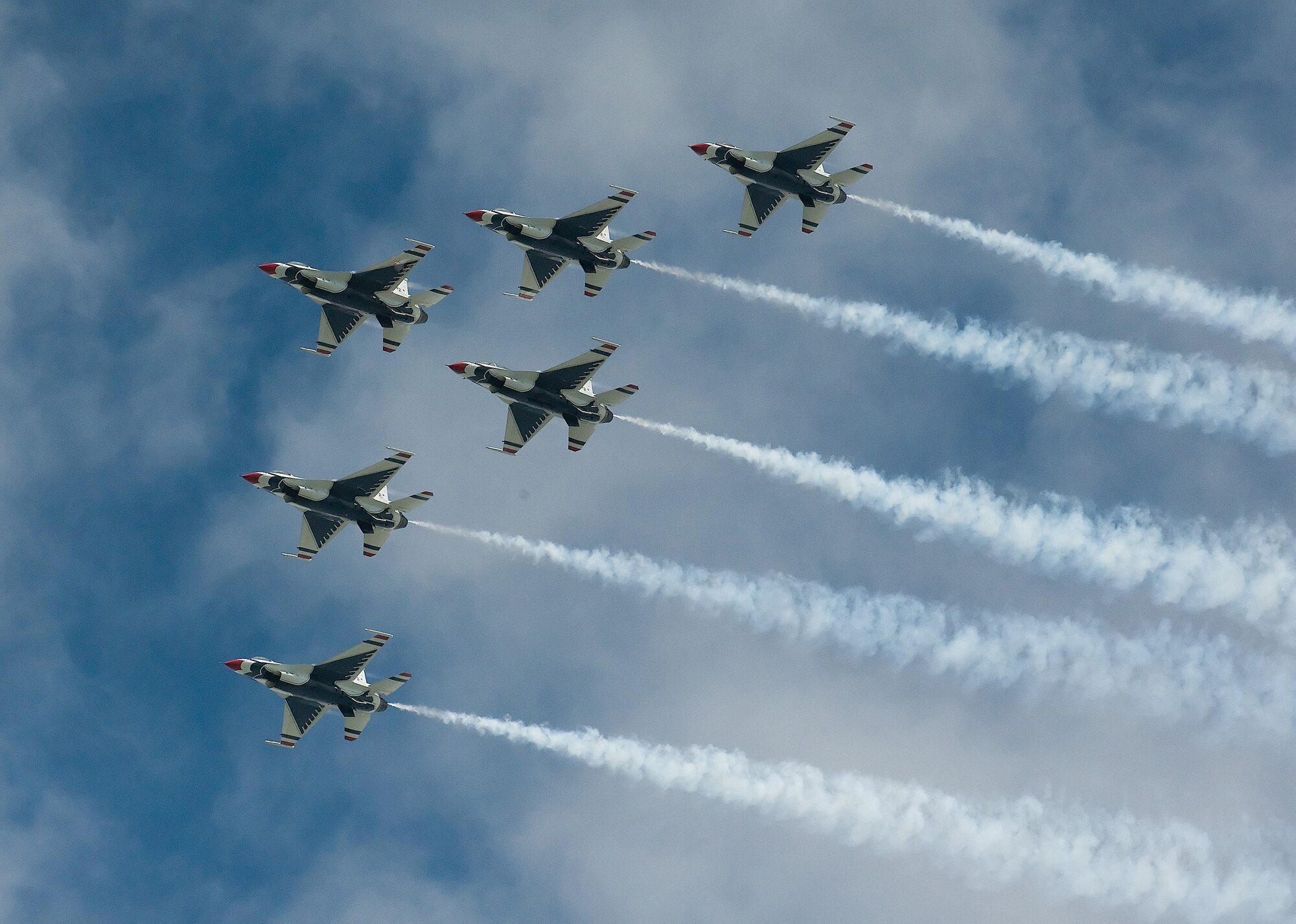 The U.S. Air Force Aerial Demonstration Squadron, the Thunderbirds, close out the 2009 Dover Air Force Base Open House and Air Show June 21 with their Delta maneuver. (U.S. Air Force photo/Tom Randle)