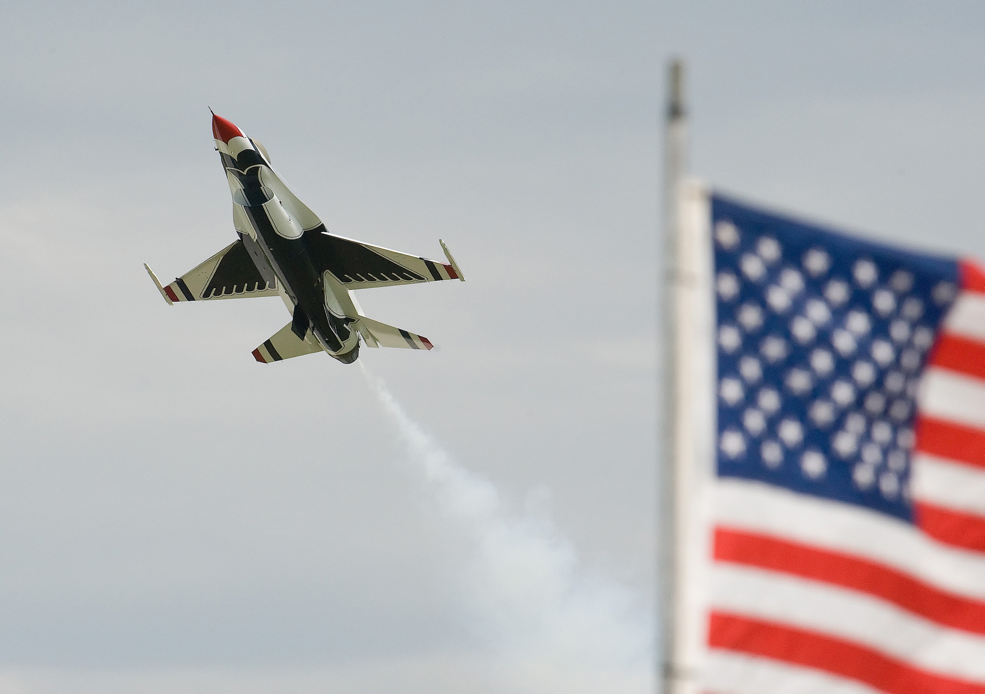 A solo Thunderbird performs maneuvers during the 2009 Dover Air Force Base Open House and Air Show June 21. The U.S. Air Force Aerial Demonstration Squadron closed out the 2009 show at Dover. (U.S. Air Force photo/Tom Randle)
