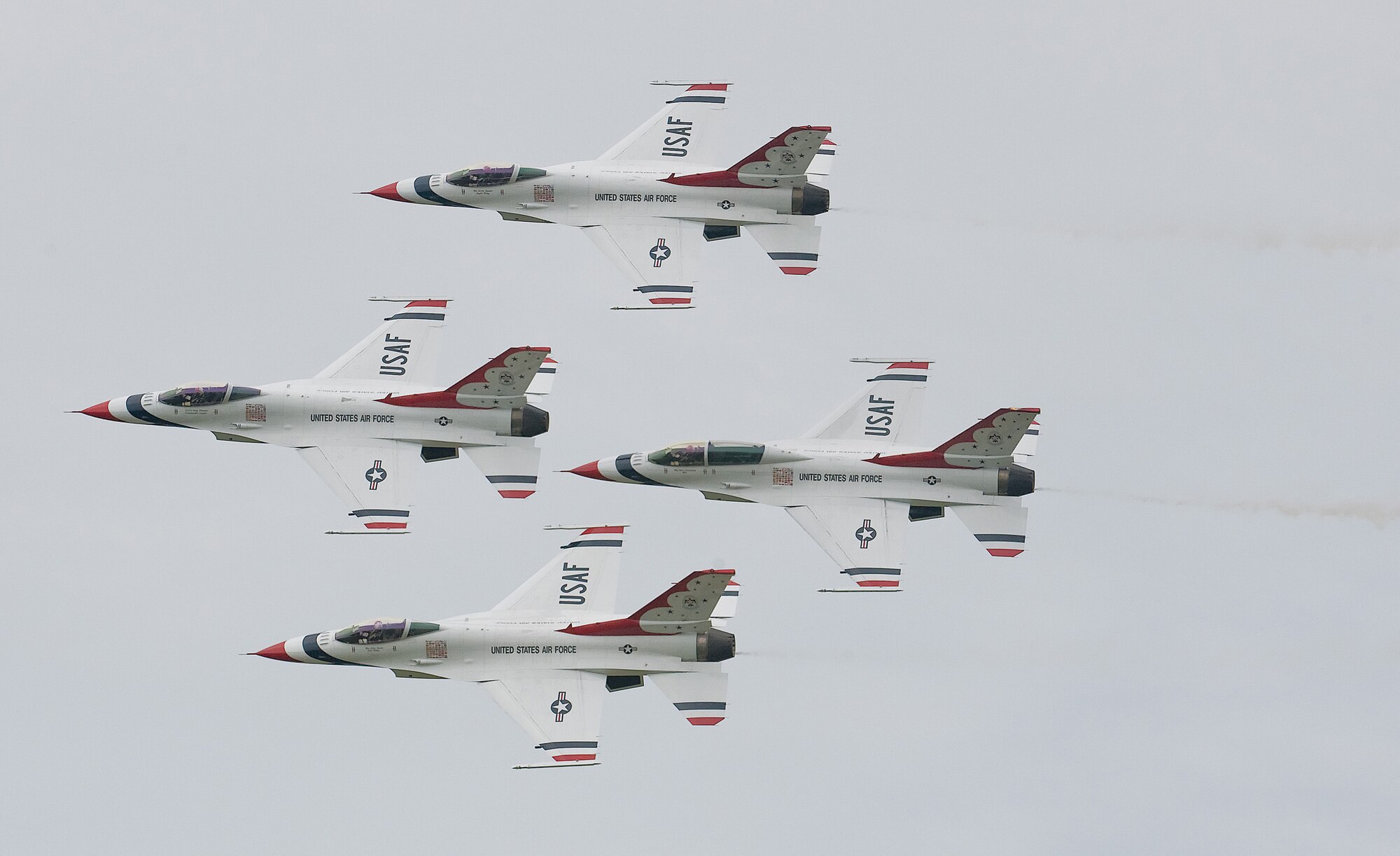 The U.S. Air Force Aerial Demonstration Squadron perform the signature Diamond manuever during the 2009 Dover Air Force Base Open House and Air Show June 21. The formation marked the beginning of the Thunderbirds' demonstration routine. (U.S. Air Force photo/Tom Randle)