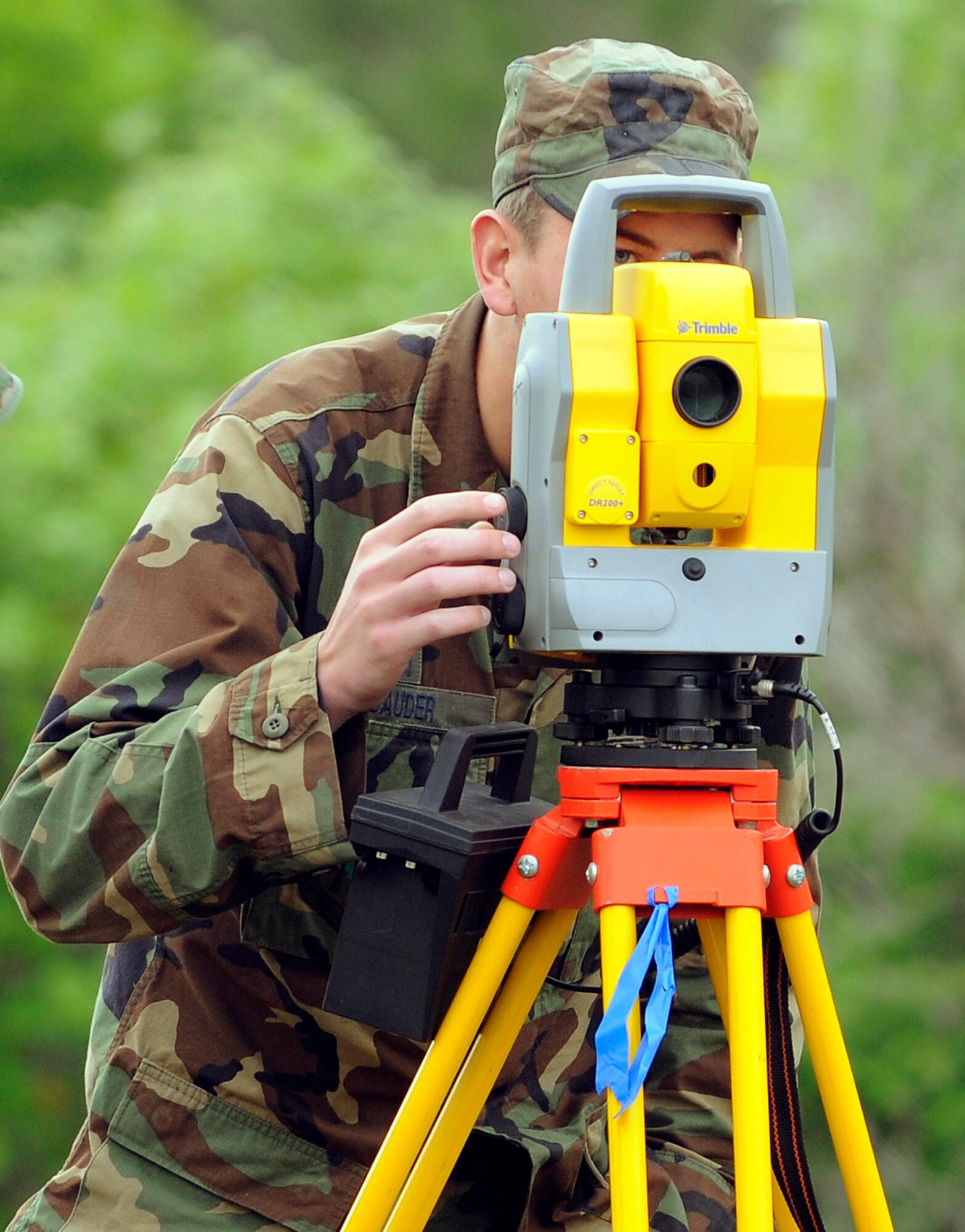 A cadet uses a total station during a Field Engineering and Readiness Activity surveying activity June 11. Cadets from the classes of 2010 and 2011, ROTC and the U.S. Military Academy took part in activities that started June 1 and finished June 19. (U.S. Air Force photo/Dave Ahlschwede)