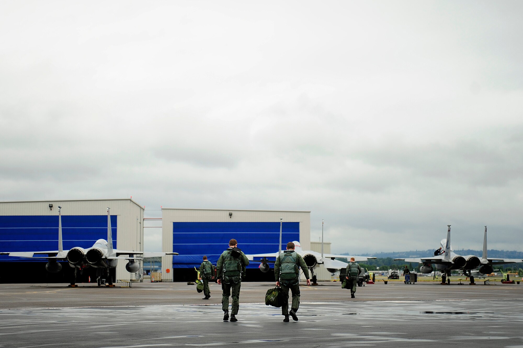 F-15 Eagle pilots from the 142nd Fighter Wing, Portland Air National Guard Base, Ore., step to their aircraft before flying a mission in support of Amalgam Dart 2009, June 19. Amalgam Dart is a field test of the Department of Defense's ability to rapidly deploy a total air integrated defense system in the U.S. in order to deter, detect and defeat airborne threats. (U.S. Air Force photo by Staff Sgt. Jacob N. Bailey)