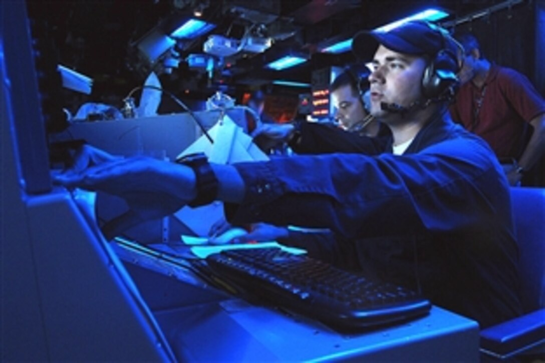 U.S. Navy Lt. Dan Supple participates in a fleet synthetic training exercise aboard the guided-missile cruiser USS Chosin in Pearl Harbor, June 18, 2009. Chosin is participating in the exercise with the aircraft carrier USS Nimitz and other ships and Navy units, and including Marine Corps, Army and Air Force commands in San Diego, Calif.