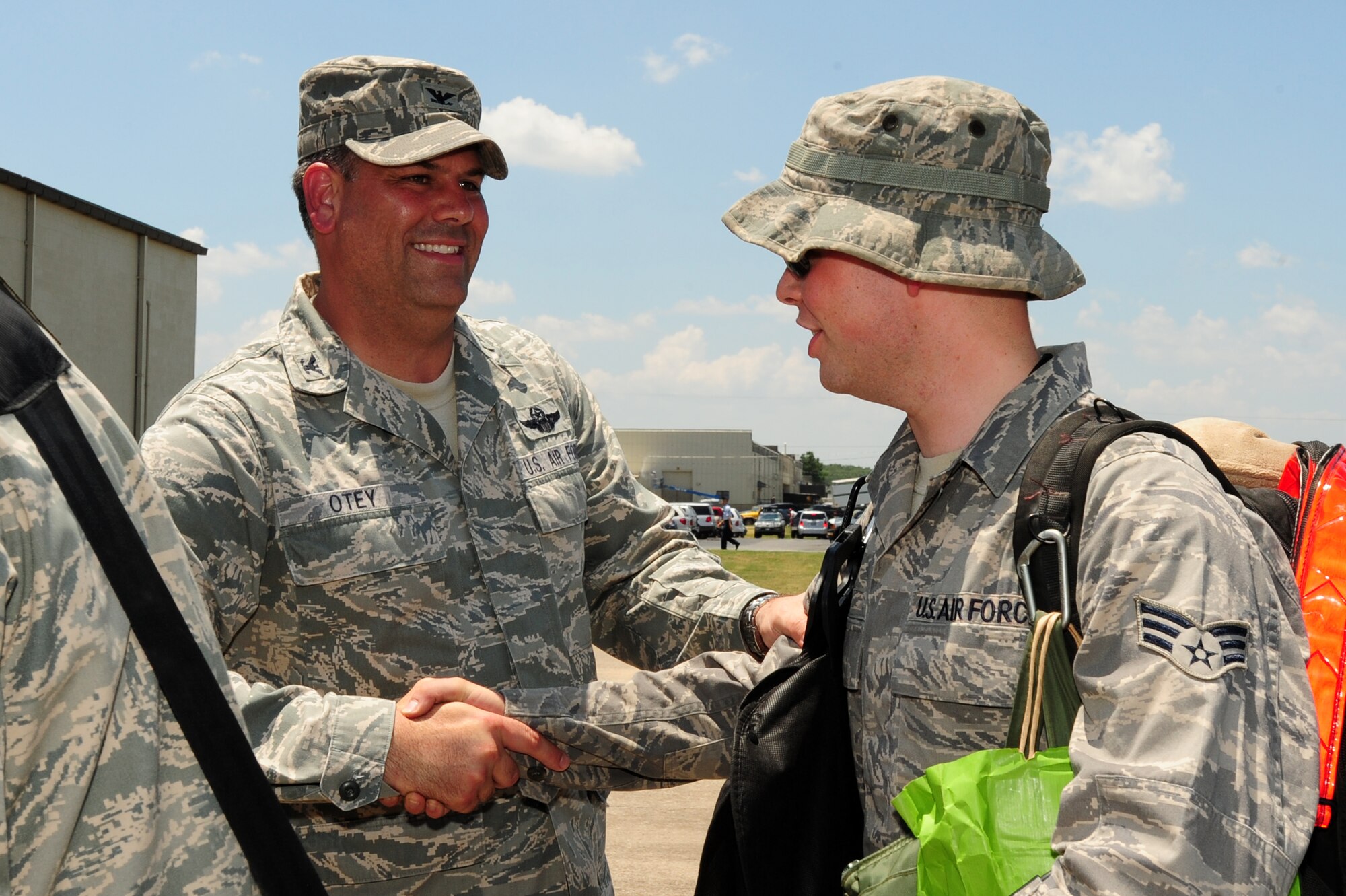 Col. Greg Otey, 19th Airlift Wing commander, greets a returning deployed Airman at bldg. 430 Monday. Little Rock Air Force Base Monday. Families and base leadership came together to greet returning Airmen and show appreciation for their sacrifice. (U.S. Air Force photo by Senior Airman Steele Britton)