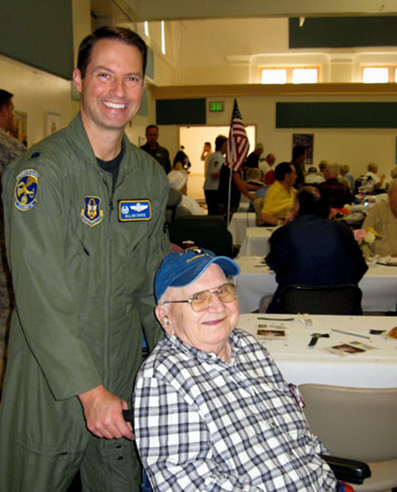TRAVIS AIR FORCE BASE, Calif. -- Lt. Col. Allan Davis, a Reservist with the 349th Air Mobility Wing, finds a seat at the table for a resident of the California Veterans Home in Yountville. June 20, 2009, during Operation Gratitude, a group of reservists from the wing help set up and serve a champagne brunch to thank the veterans for their service to America. Read the complete story in the August issue of the Contact magazine. (US Air Force photo/Senior Master Sgt. Ellen Hatfield)