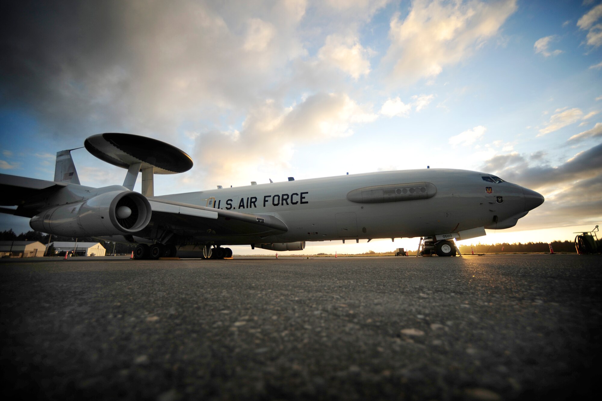 An E-3 Sentry Airborne Warning and Control System aircraft prepares to launch in support of Amalgam Dart 2009 June 20 at McChord Air Force Base, Wash. Amalgam Dart is a field test of the Department of Defense's ability to rapidly deploy a total air integrated defense system in the United States in order to deter, detect and defeat airborne threats. The E-3 is from the 965th Airborne Air Control Squadron at Tinker AFB, Okla. (U.S. Air Force photo/Staff Sgt. Jacob N. Bailey)

