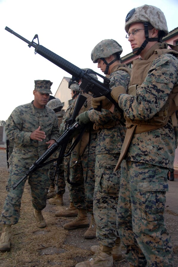 Marines from the II Marine Expeditionary Force (II MEF) clear M16A2 rifles after performing demonstrating procedures for clearing buildings for Argentina Marines in Puerto Belgrano, Argentina, June 29, 2009. II MEF is will also support the U.S. Marine Corps Forces, South multinational combined exercise Southern Exchange 2009 at the Diviso Anfbia and the island of Marambaia, Rio de Janeiro from July 13-31. (U.S Army Photo by Spc. Corey Idleburg/Released)