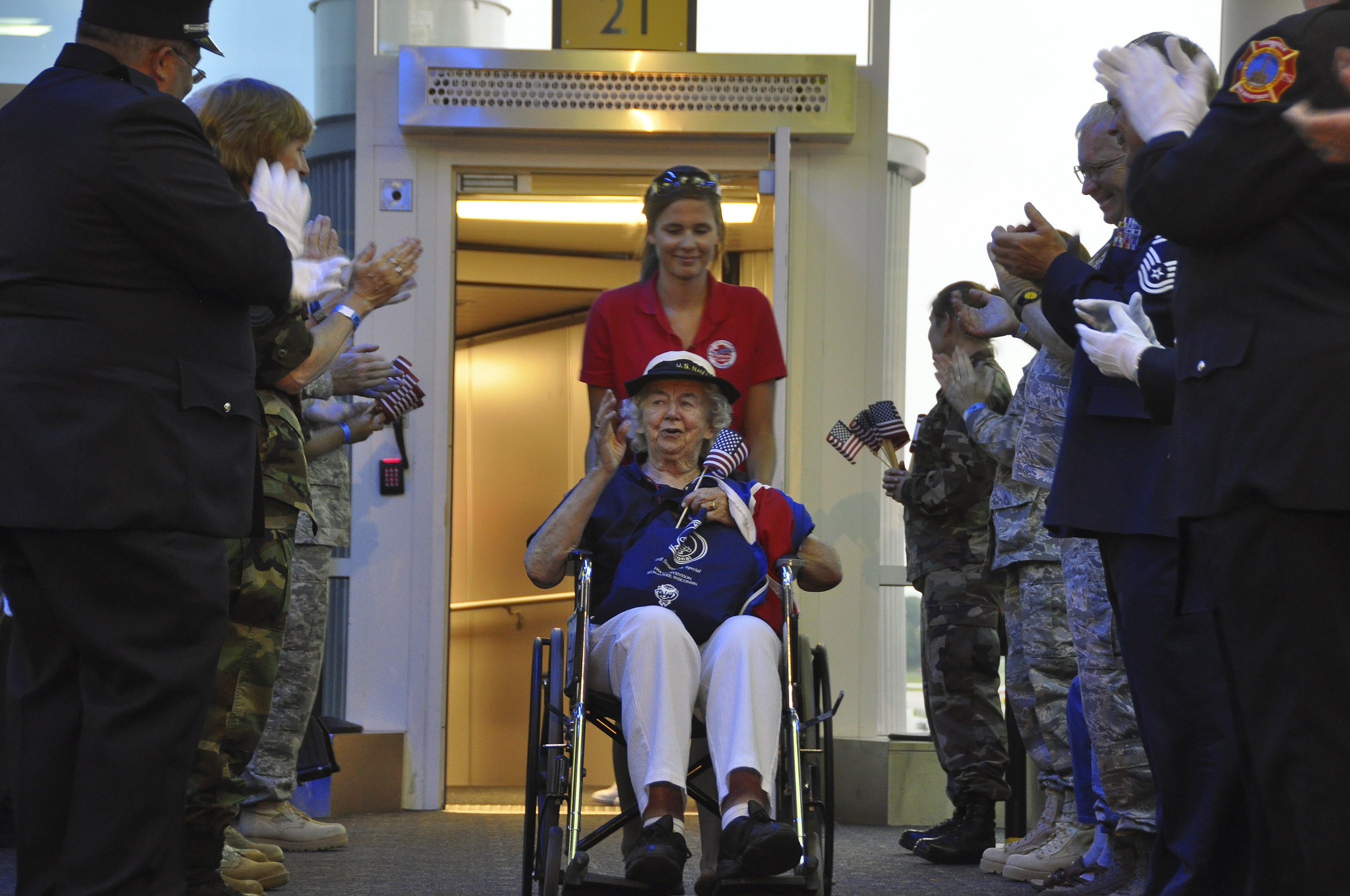 Honor Flight program gives free tour to WWII veterans > 128th Air