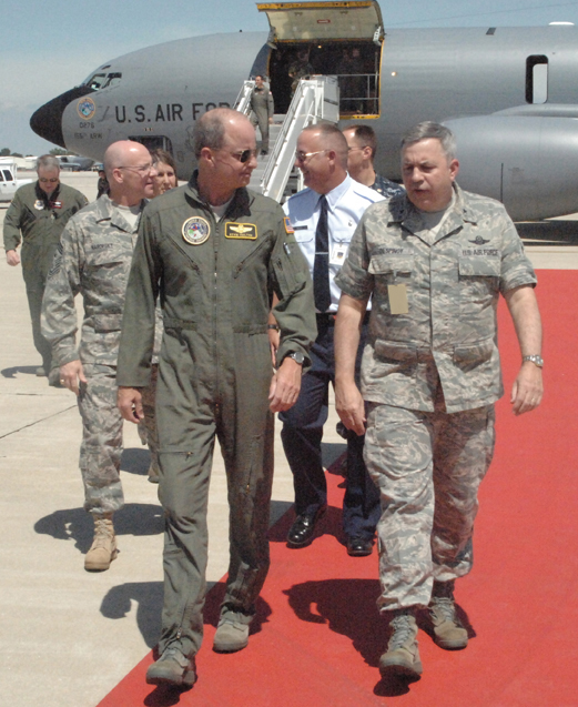 Commander visits Grissom ARB > Grissom Air Reserve Base