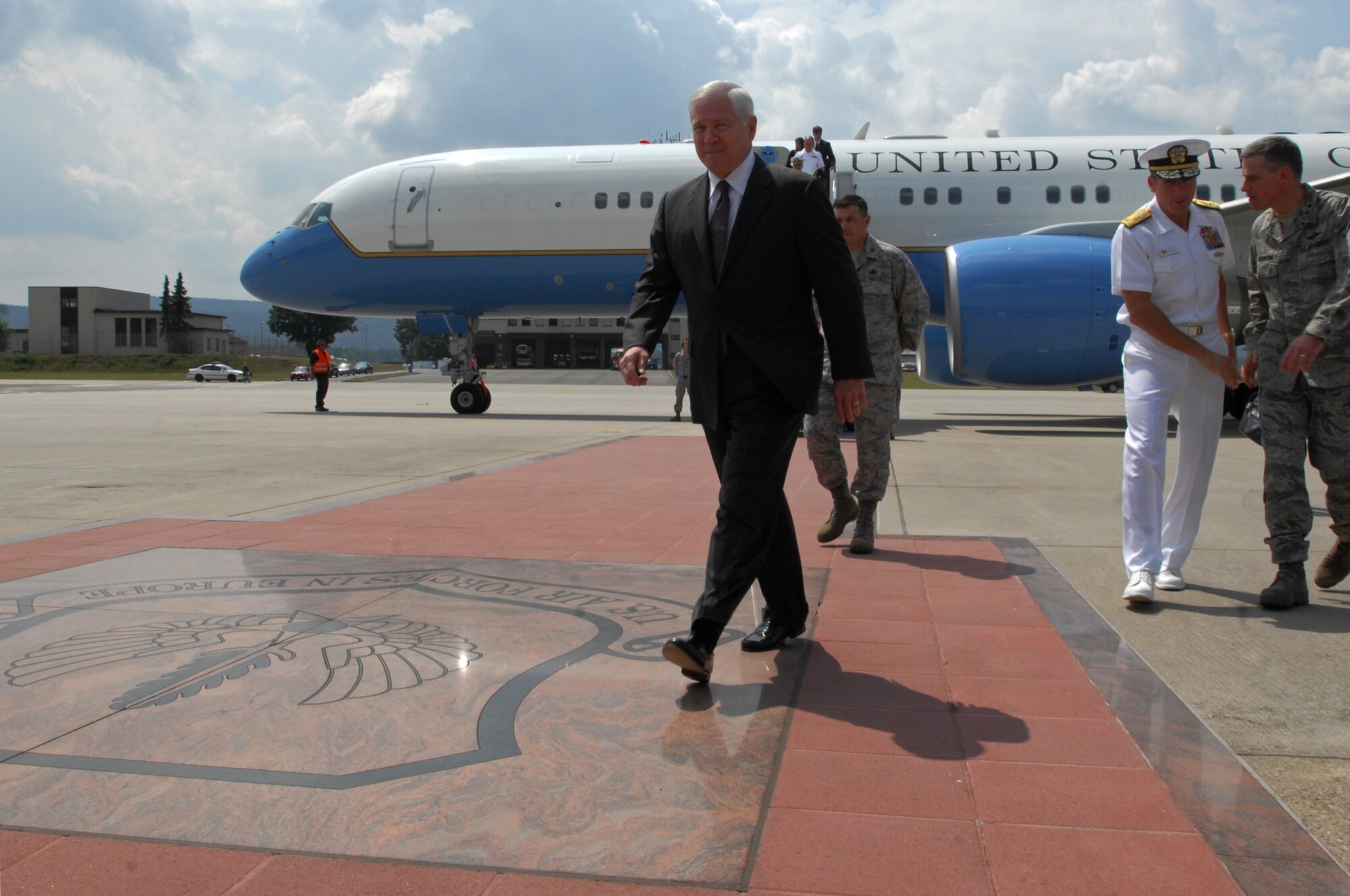 U.S. Secretary of Defense Robert M. Gates arrives on the flight line en route to Landstuhl Regional Medical Center, Germany to visit wounded U.S. military members being treated there, June 30, 2009, Ramstein Air Base, Germany. (U.S. Air Force photo by Senior Airman Kenny Holston)