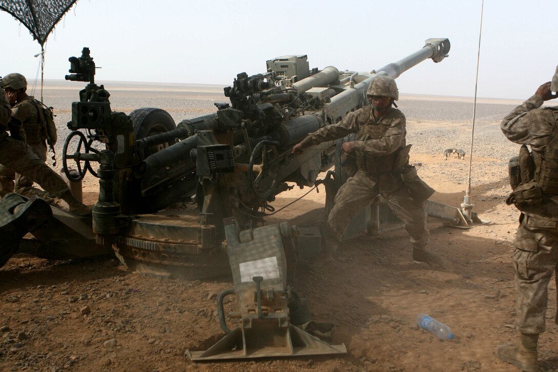 Marines with Sierra Battery, Battalion Landing Team, 3rd Battalion, 2nd Marine Regiment, 22nd Marine Expeditionary Unit, prepare to fire an M777 June 30. The 22nd MEU conducted a theater security cooperation exercise with a regional military to enhance interoperability and tactical proficiency between forces. The 22nd MEU is currently serving as the theater reserve force for U.S. Central Command.::r::::n::(Official Marine Corps photo by Lance Cpl. David Castillo)