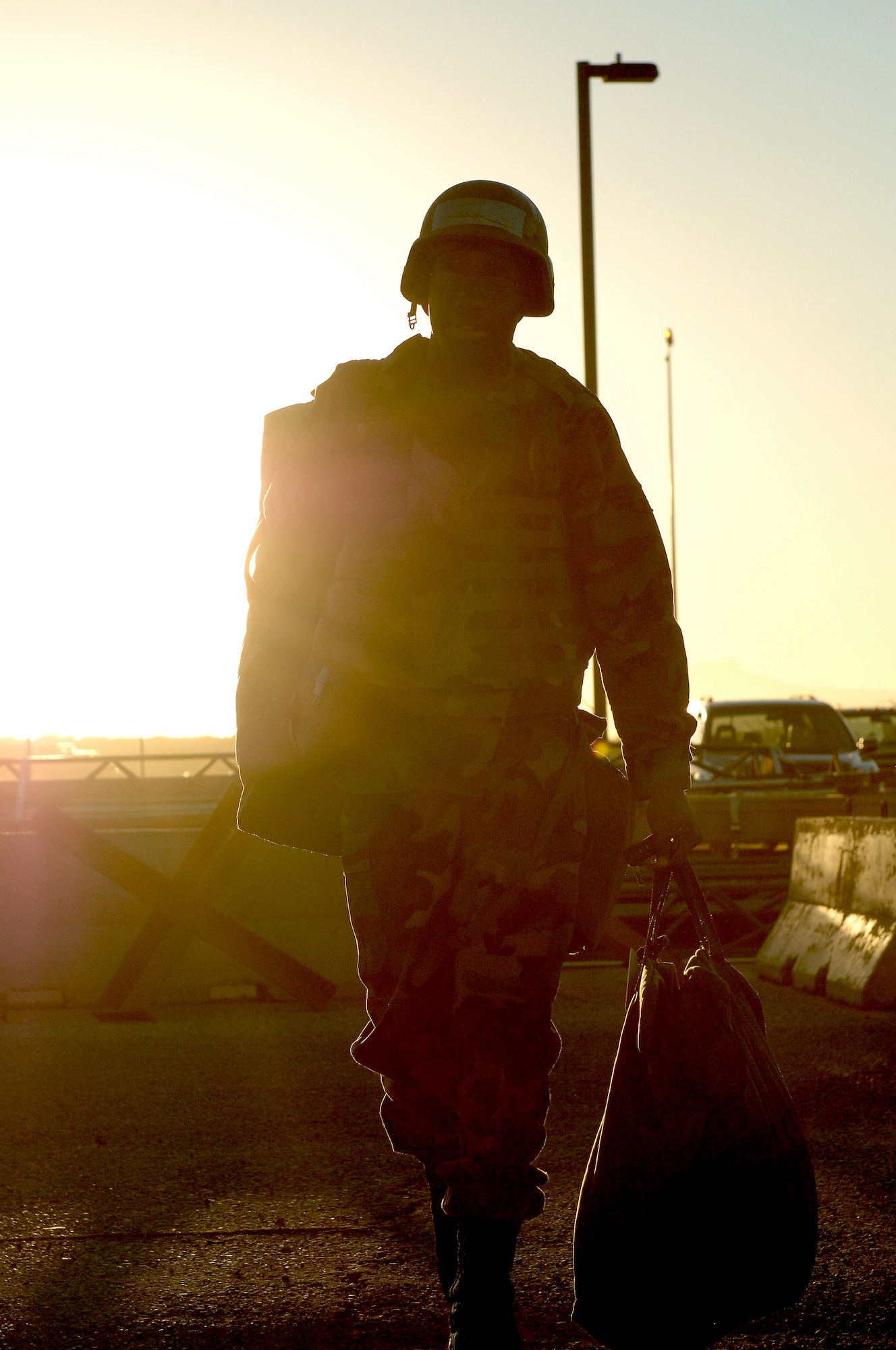 Senior Airman Jerome Dorsey, 49th Services Squadron, carries his mobility bags near the deployment control center during a Phase I Exercise at Holloman Air Force Base, N.M., on Feb. 25, 2009. A Phase I Exercise tests the ability of a wing to mobilize and deploy as quickly as possible. (U.S Air Force photo/Senior Airman Russell Scalf)
