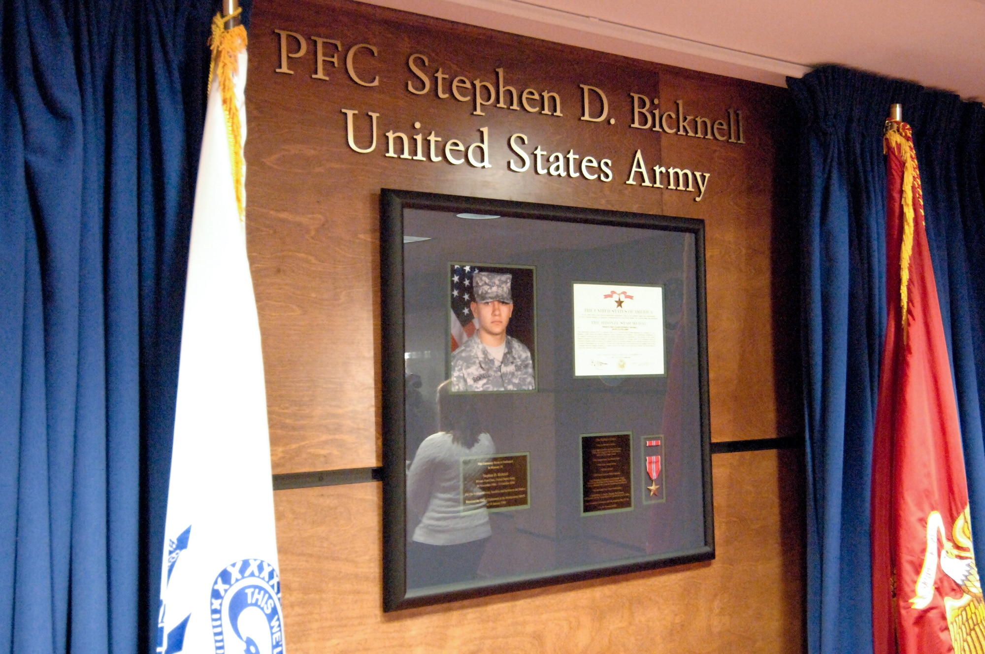 A room honoring Pfc. Stephen Bicknell, who died in Iraq in 2006, was dedicated at the Montgomery Military Entrance Processing Station in a ceremony Feb. 20. Military and local officials attended the ceremony honoring the Prattville, Ala. native. (Air Force photo by Donna Burnett)