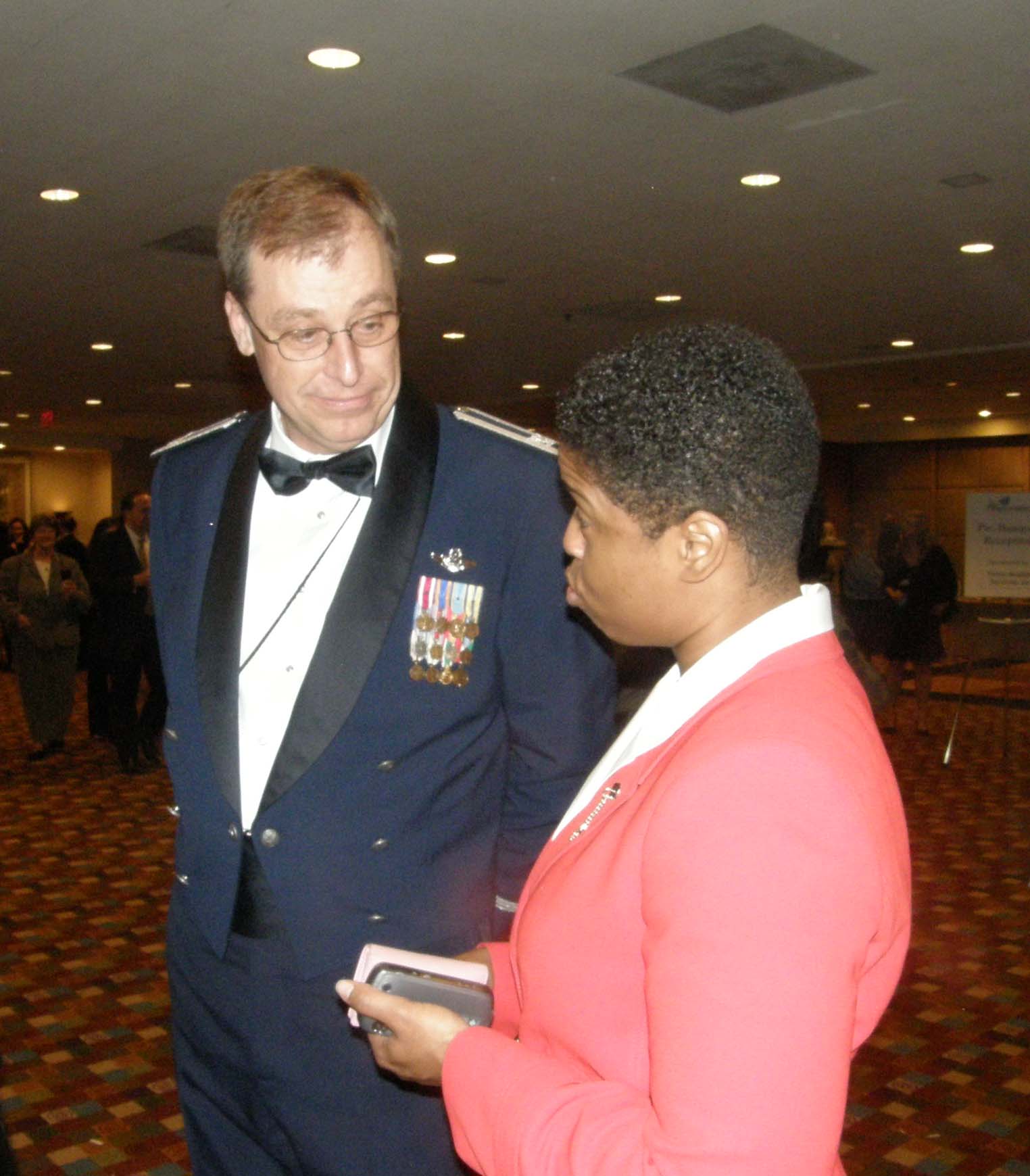 Wing members meet aviation enthusiasts at WIA conference > 445th