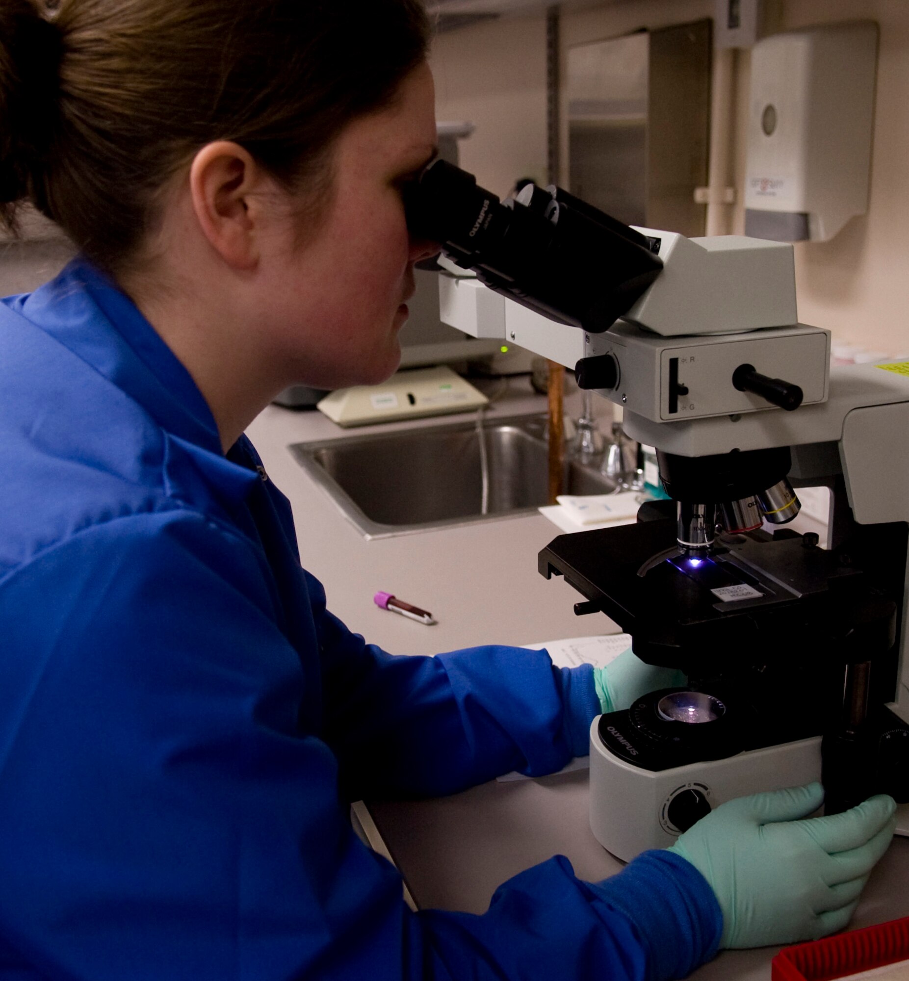 Staff Sgt. Toni Thompson 354th Medical Group clinical lab technician, looks into a microscope March 4, 2009, Eielson Air Force Base, Alaska.  Sergeant Thompson views red and white blood cells at 100x the magnification to check for infection.  (U.S. Air Force photo/Airman 1st Class Laura Max)