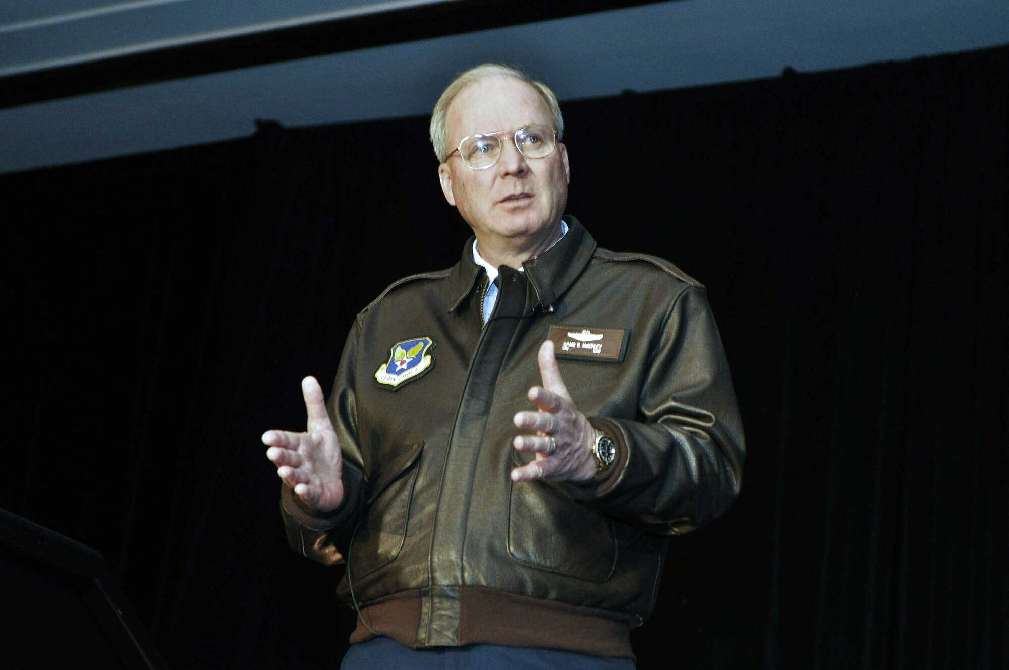Gen. Craig McKinley, chief of the National Guard Bureau, briefed some 700 National Guard leaders attending the National Guard's 2009 Domestic Operations Workshop March 6 in Baltimore, Md.  (U.S. Army photo/Staff Sgt. Jim Greenhill)