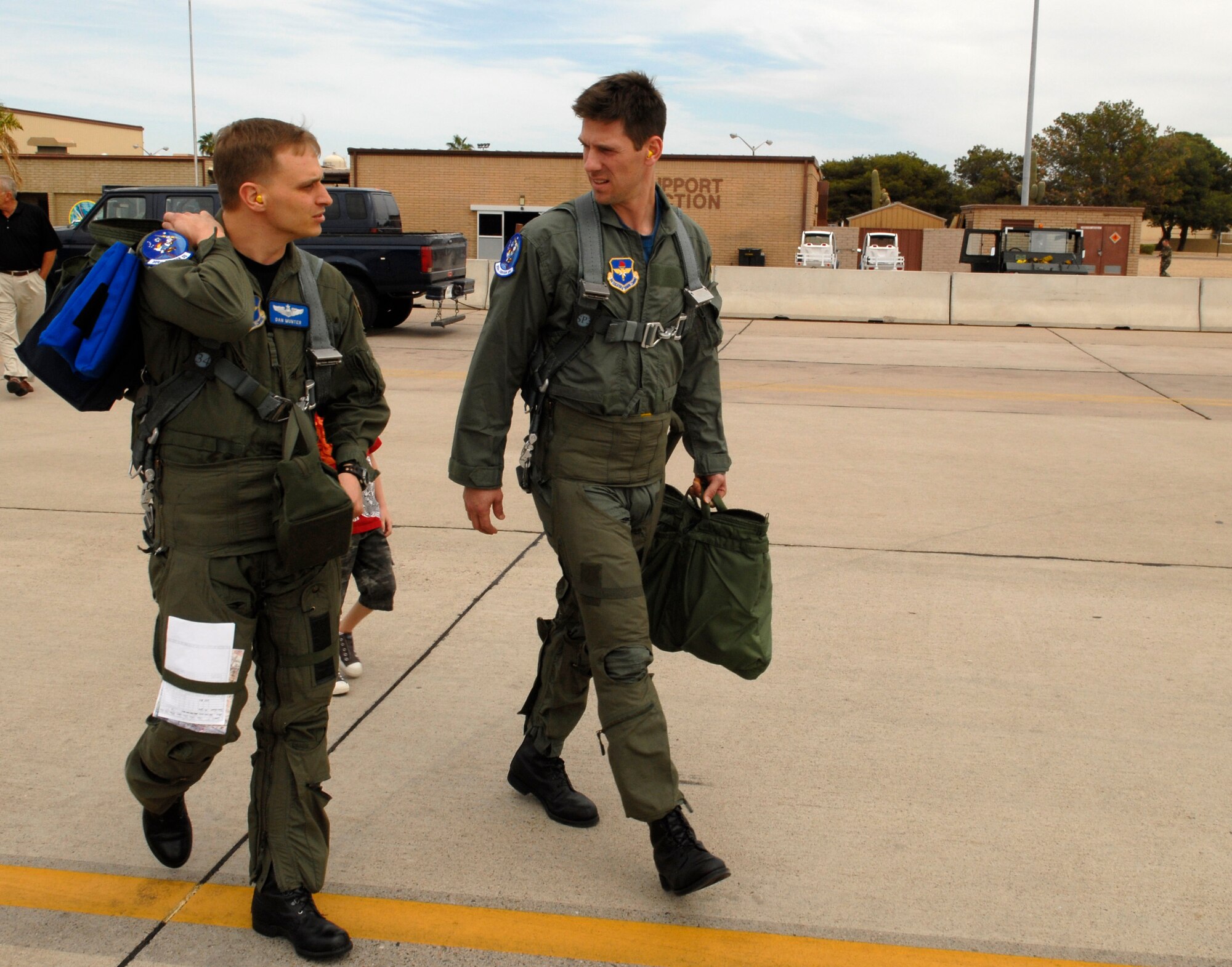 U.S. Air Force Major Dan Munter, a pilot with the 309th Fighter Squadron, and Cleveland Indians pitcher Cliff Lee, walk out to the flightline at Luke Air Force Base on March 5, 2009.  Maj. Munter flew Mr. Lee in an F-16 Falcon during his visit to the base. (U.S. Air Force photo/Staff Sgt. Darrell Dean)