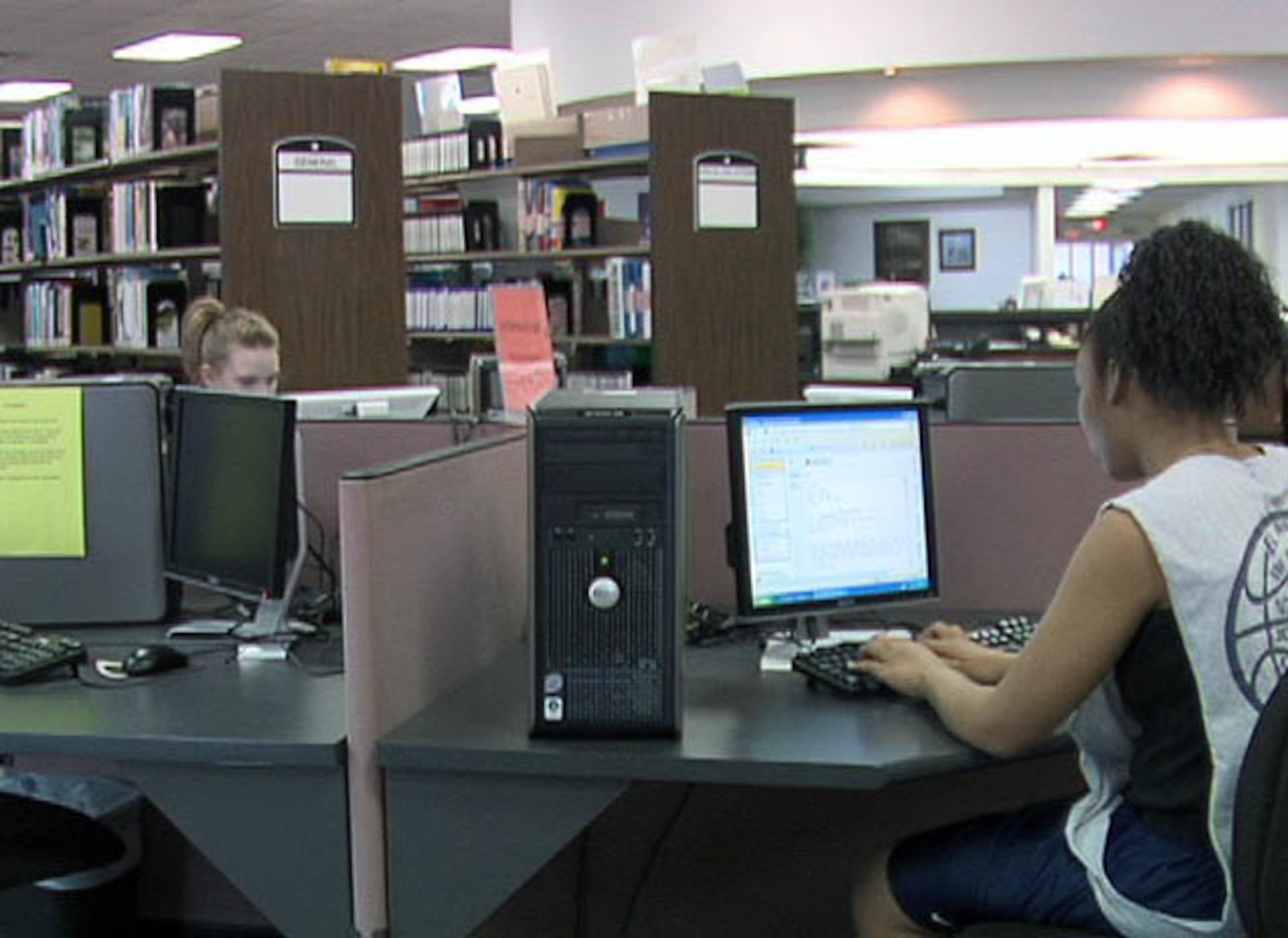 ALTUS AIR FORCE BASE, Okla. -- Western Oklahoma State College students utilize the school's Learning Resouce Center computers. Recently, unauthorized software installed on the server provided access to students' personal information. Information technology staff isolated the server within 24 hours of security breach notification, avoiding further information access or compromise (U.S. Air Force photo/ Kenneth A. Scarle).